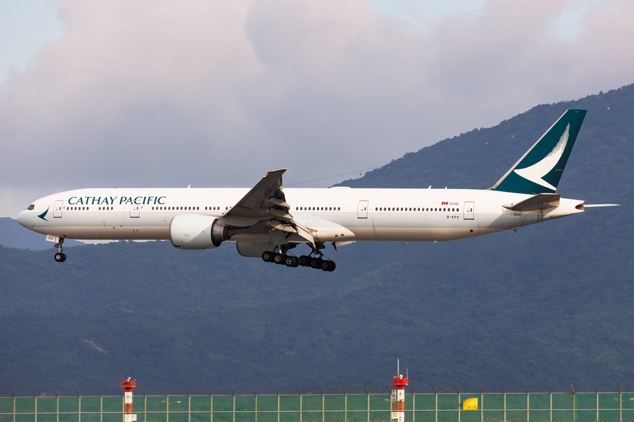 Full size: Cathay Pacific Boeing 777-300ER B-KPX at Hong Kong International Airport