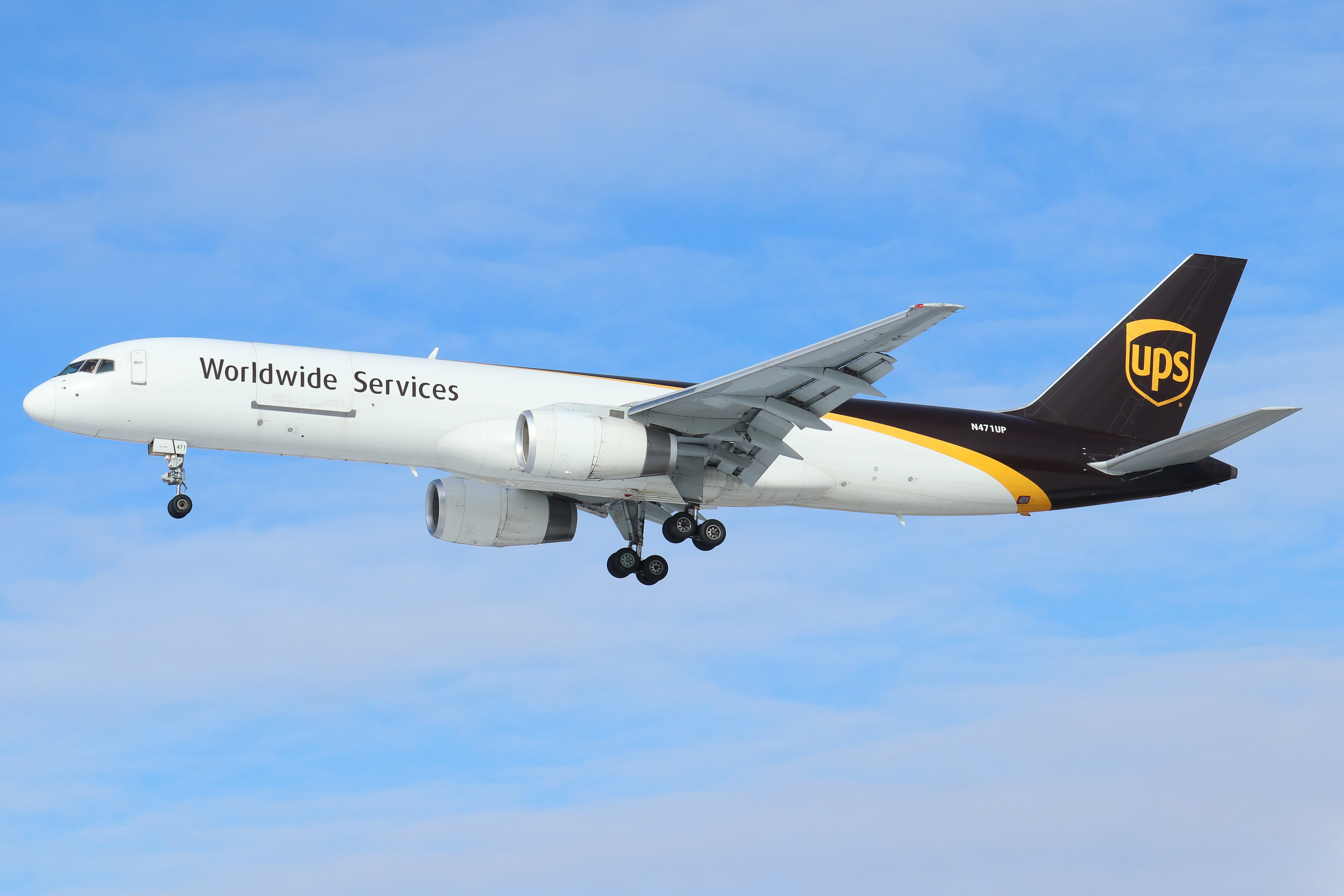Full size: United Parcel Service Boeing 757-200F N471UP at Philadelphia International Airport