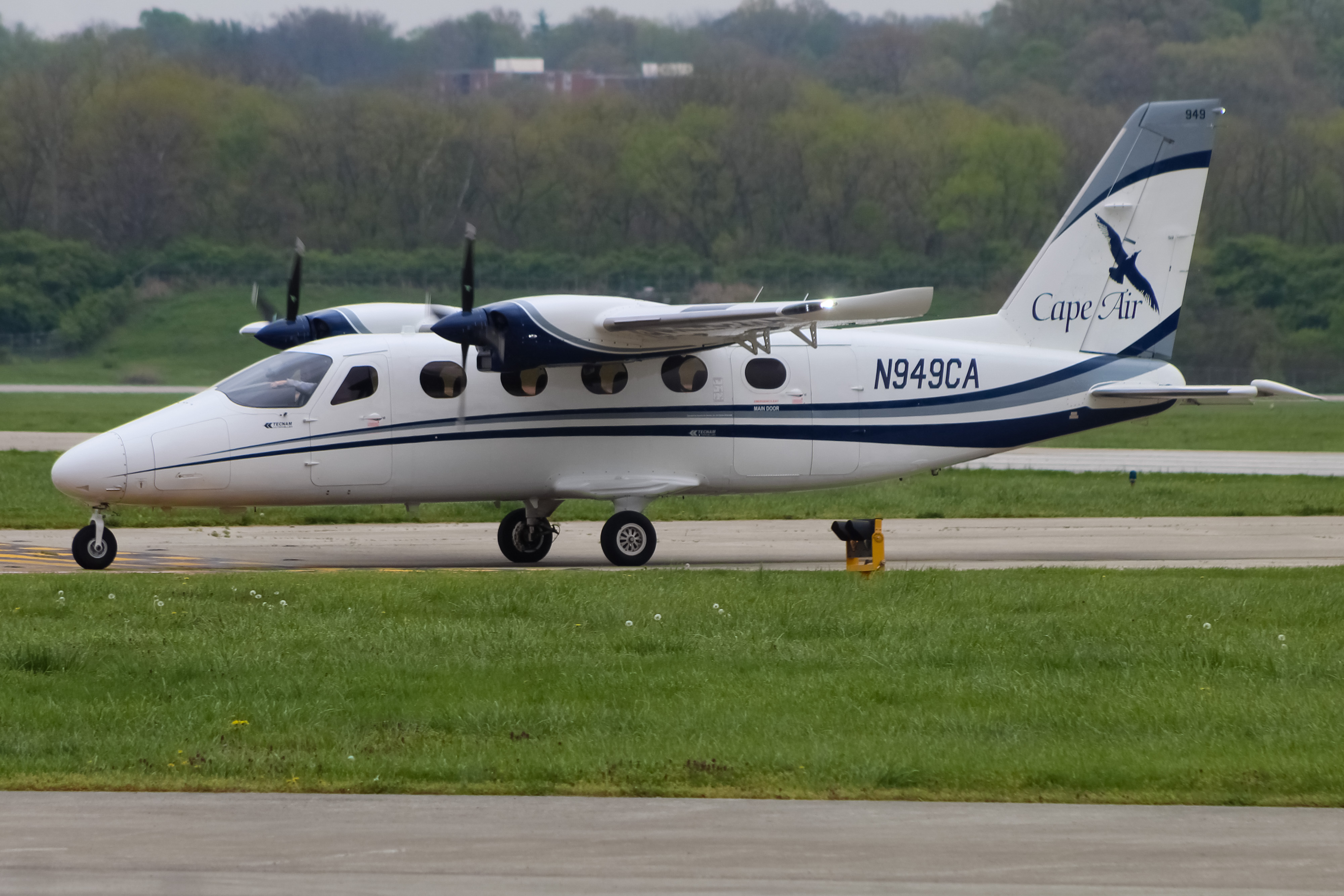 Full size: Cape Air Tecnam P-2012 Traveller N949CA at Cincinnati Municipal Airport/Lunken Field