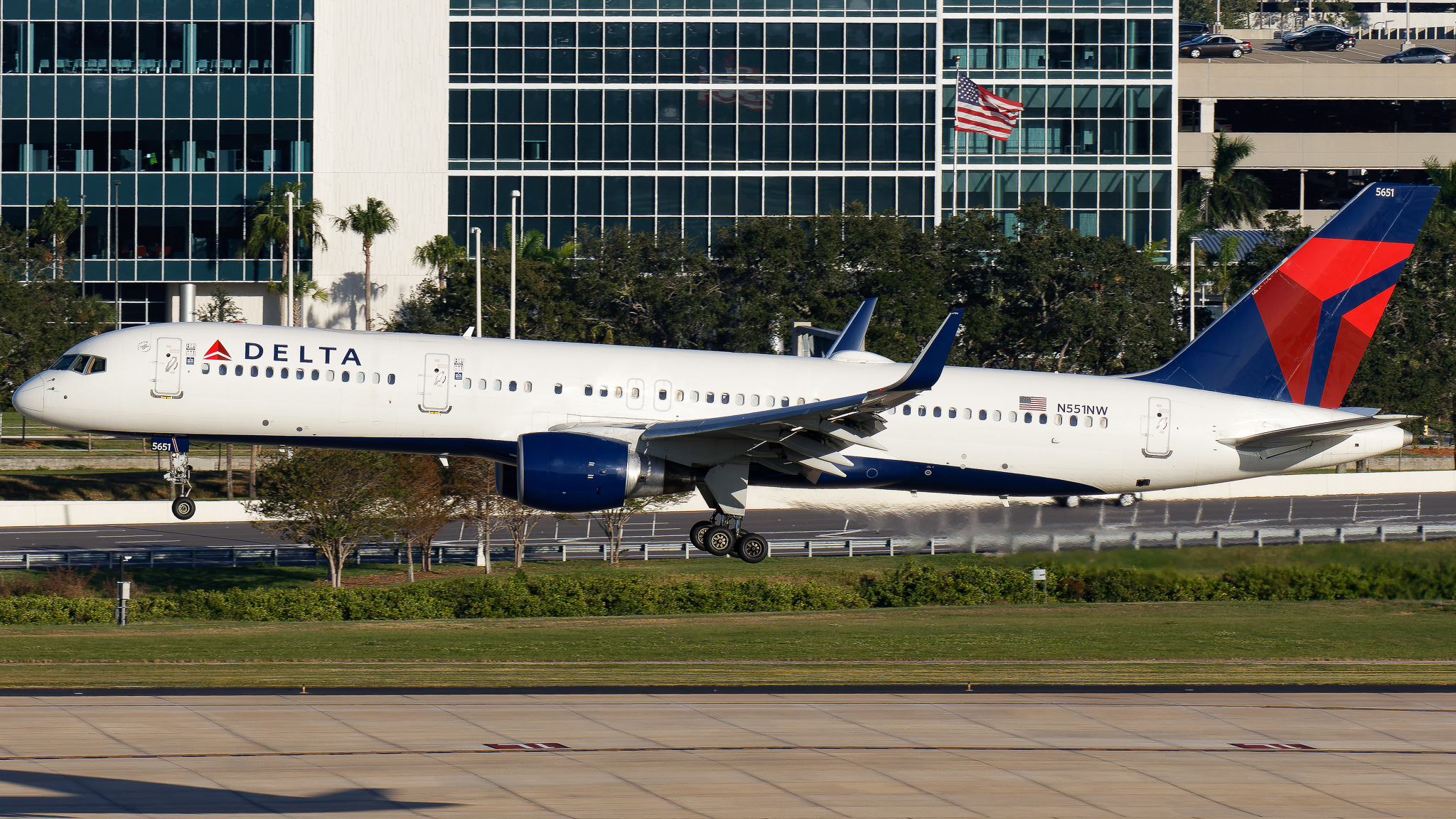 Full size: Delta Airlines Boeing 757-200 N551NW at Tampa International Airport