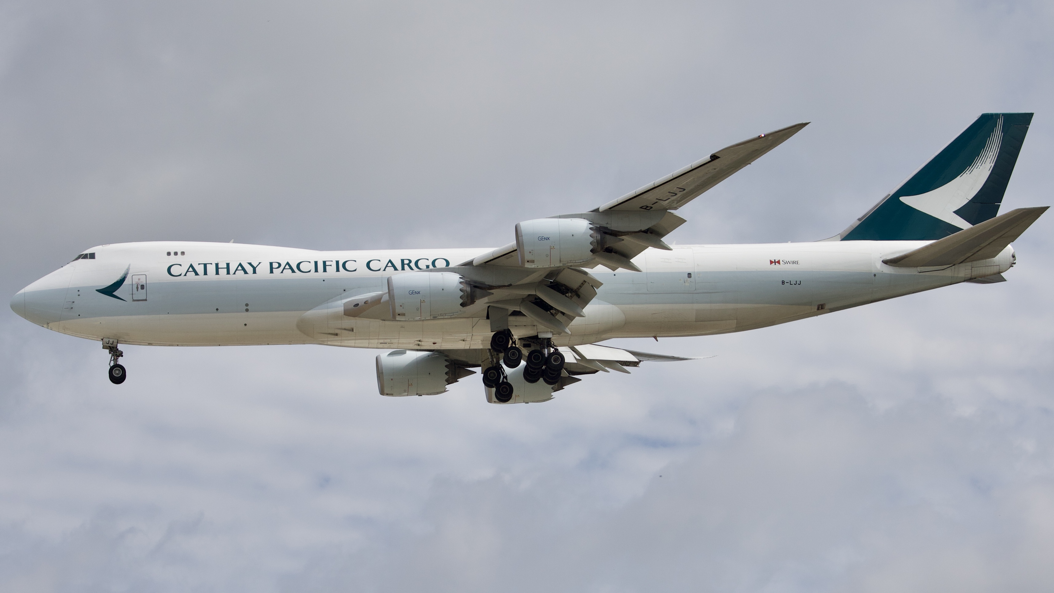 Full size: Cathay Pacific Cargo Boeing 747-8F B-LJJ at Houston-George Bush Intercontinental Airport