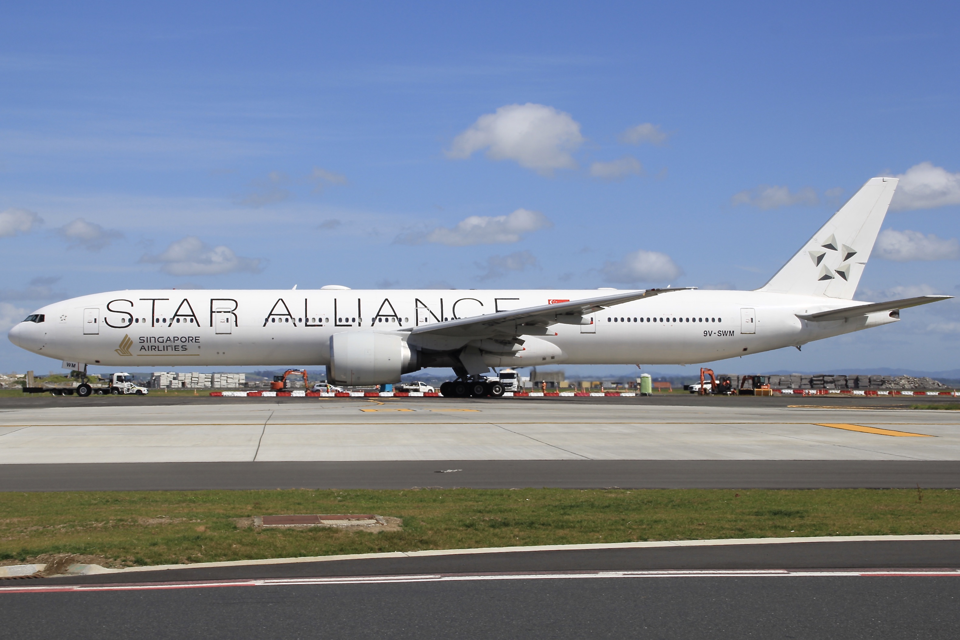 Full size: Singapore Airlines Boeing 777-300ER 9V-SWM at Auckland International Airport