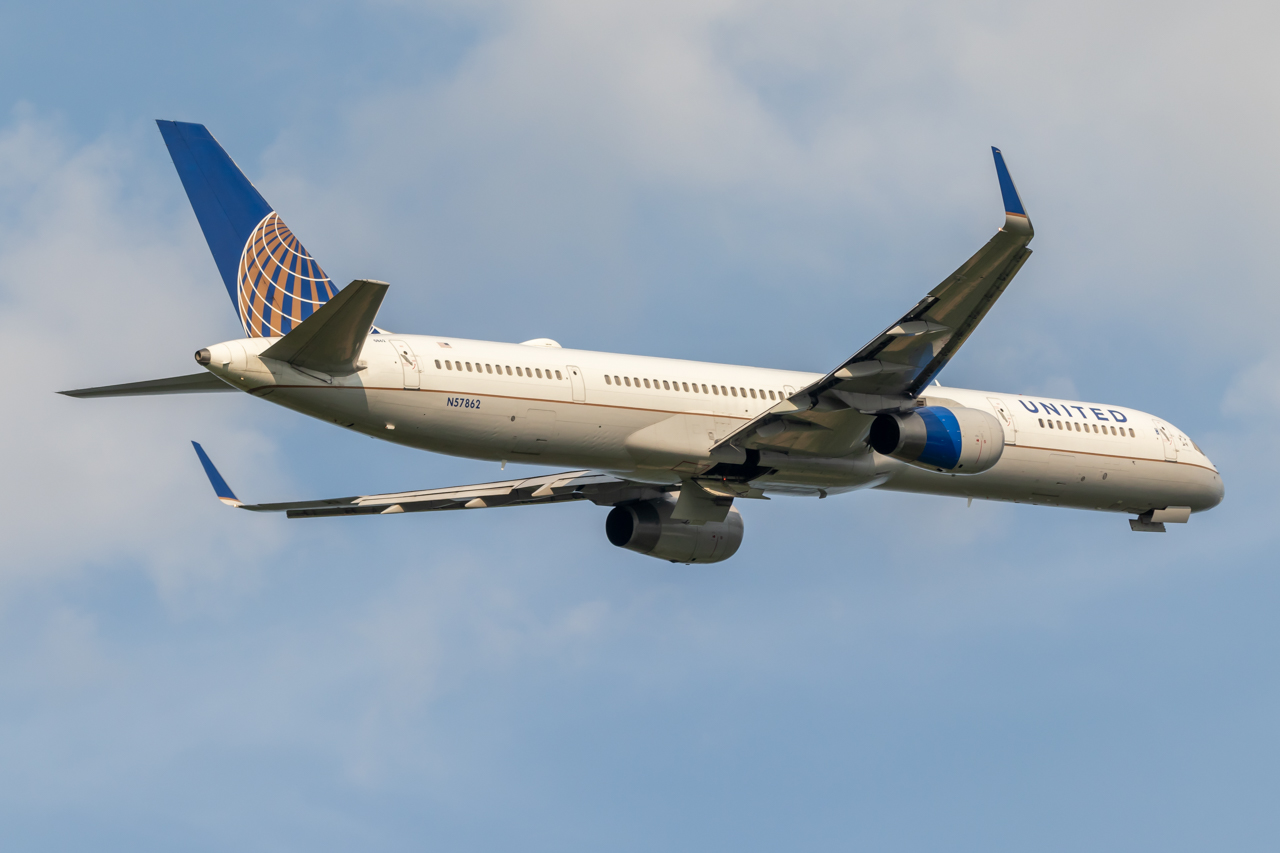 Full size: United Airlines Boeing 757-300 N57862 at Baltimore/Washington International Thurgood Marshall Airport
