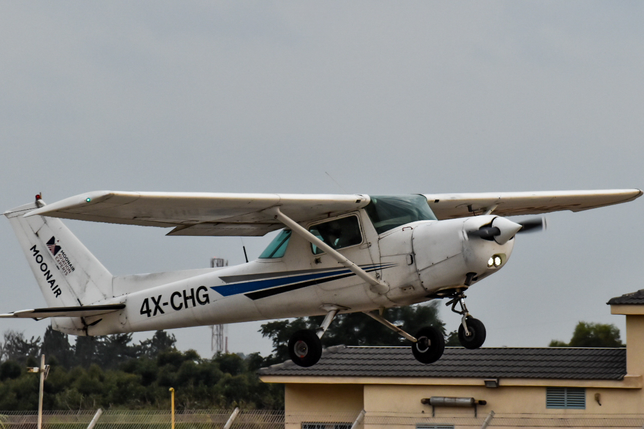 Full size: Moonair Cessna 152 4X-CHG at Herzliya Airport