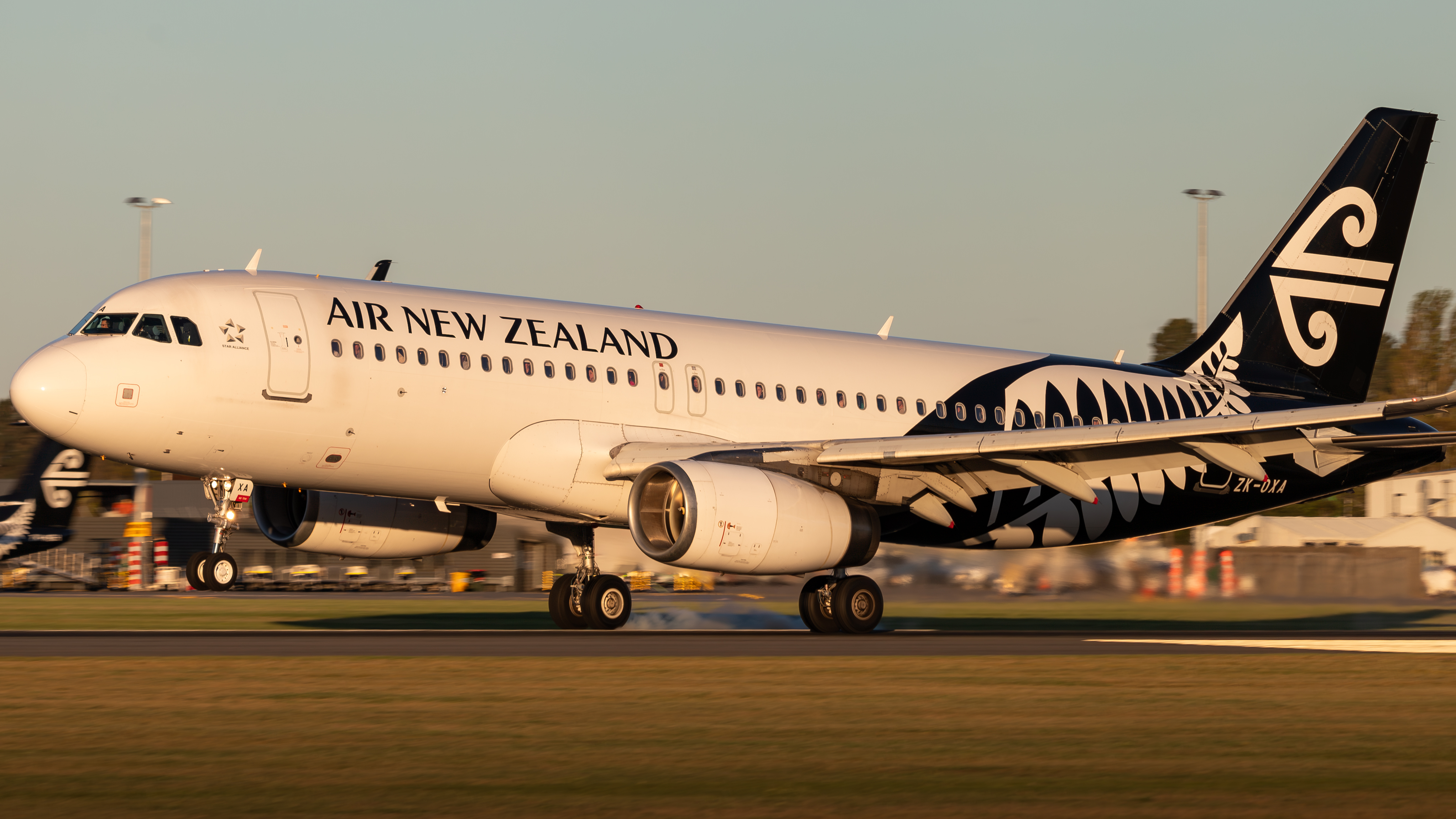 Full size: Air New Zealand Airbus A320 ZK-OXA at Christchurch International Airport