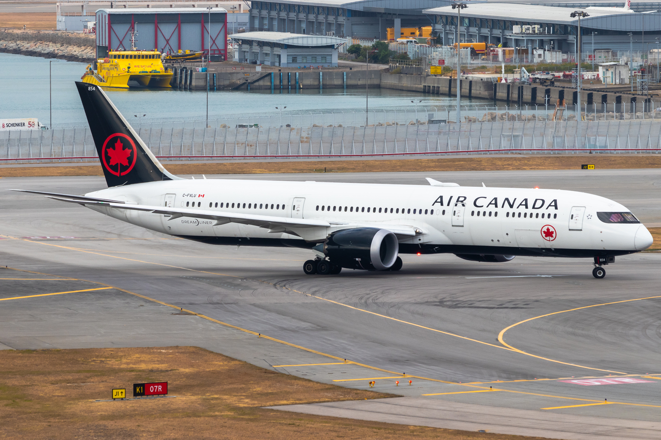 Full size: Air Canada Boeing 787-9 C-FLVU at Hong Kong International Airport