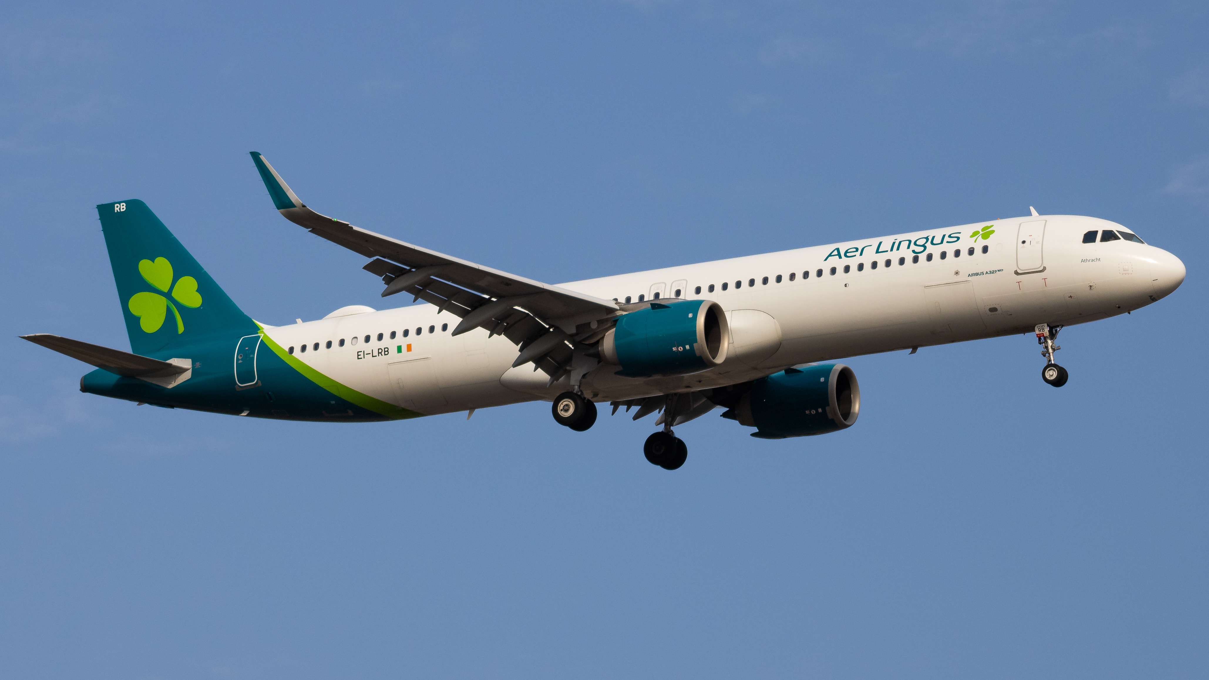 Full size: Aer Lingus Airbus A321NEO EI-LRD at Washington Dulles International Airport