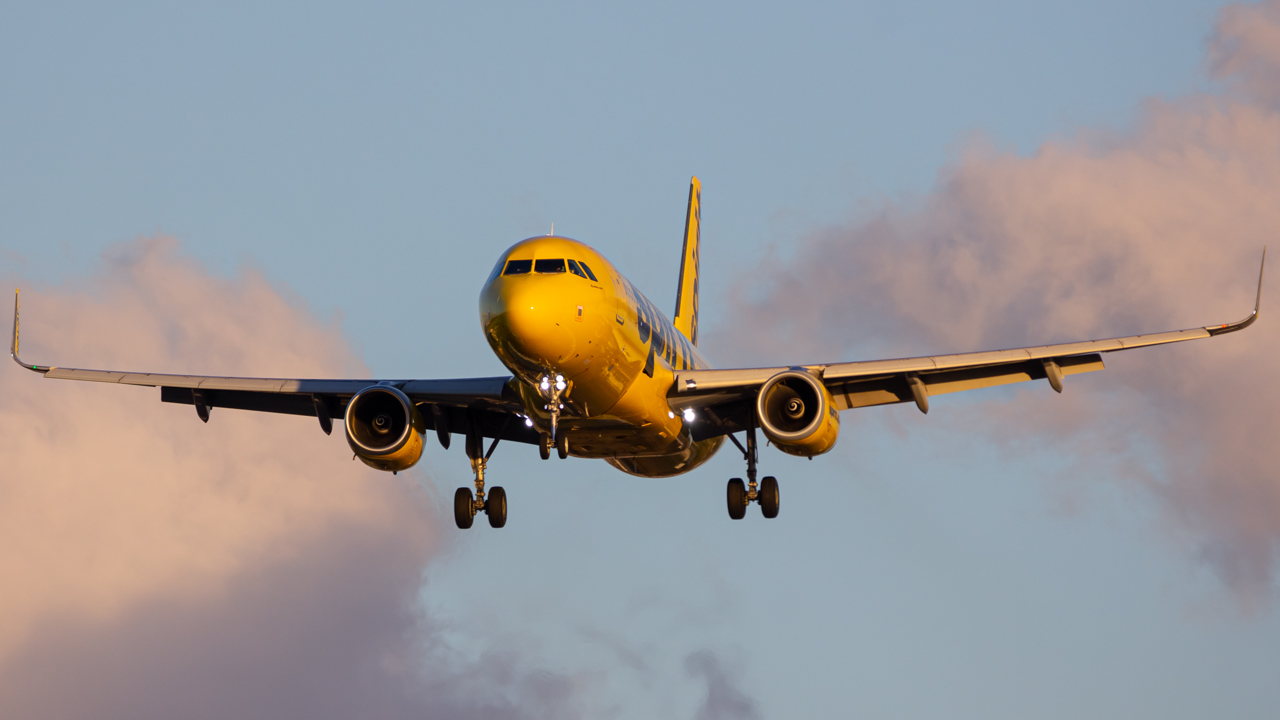Full size: Spirit Airlines Airbus A320 N692NK at John Glenn Columbus International Airport