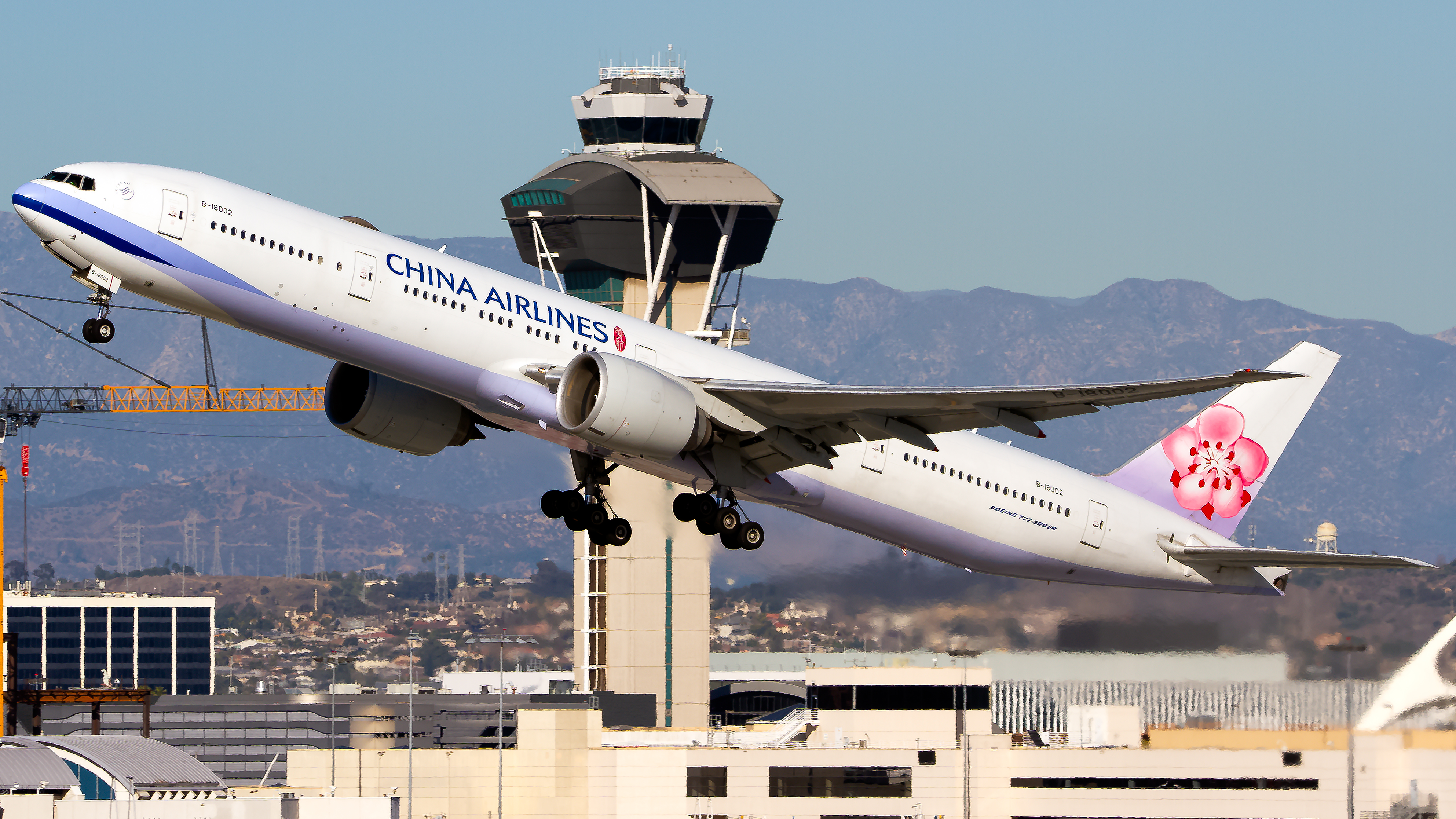 Full size: China Airlines Boeing 777-300ER B-18002 at Los Angeles International Airport