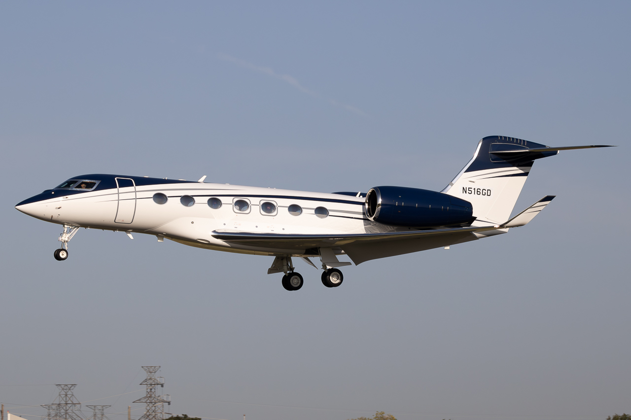 Full size: PRIVATE Gulfstream G500 N516GD at Addison Airport