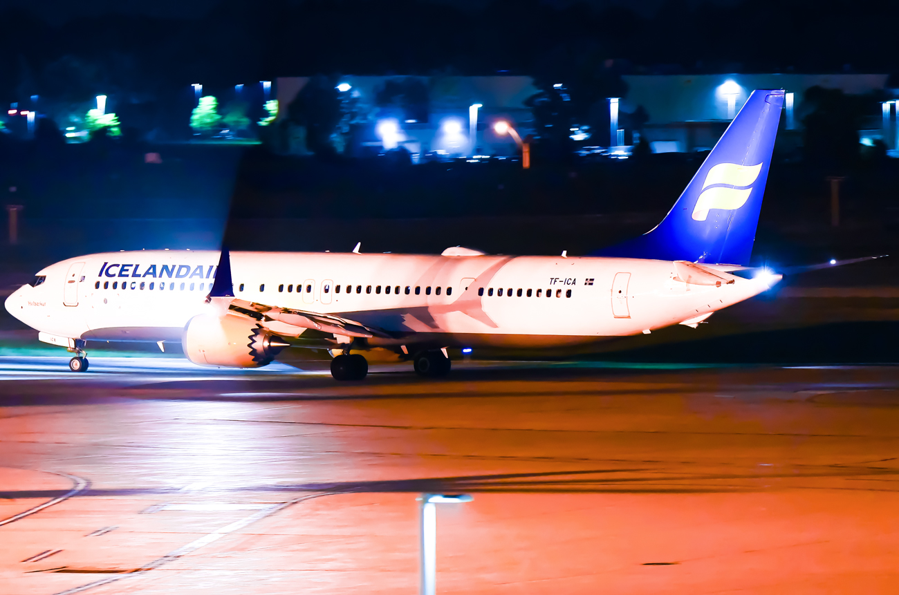 Full size: Icelandair Boeing 737 MAX 9 TF-ICA at Cleveland-Hopkins International Airport