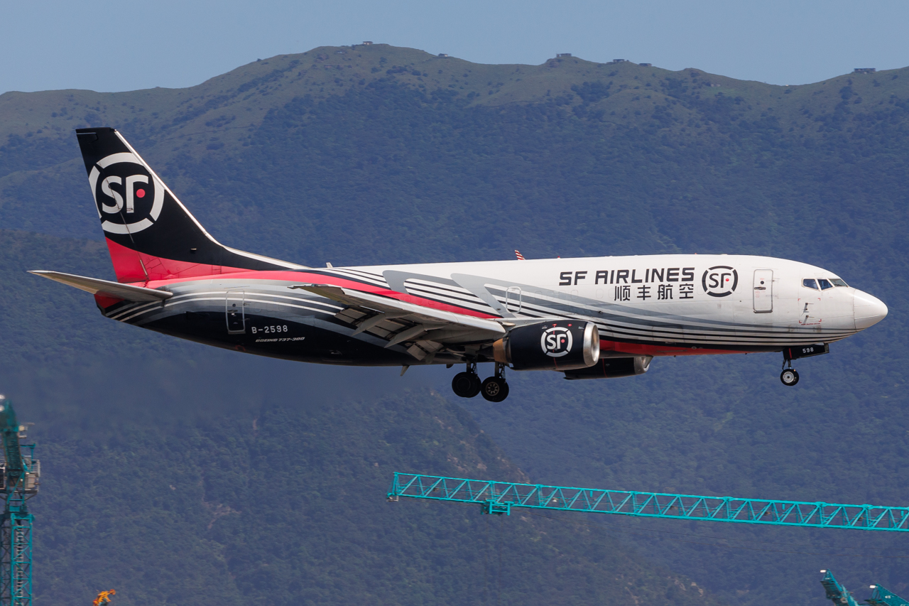 Full size: SF Airlines Boeing 737-300F B-2598 at Hong Kong International Airport