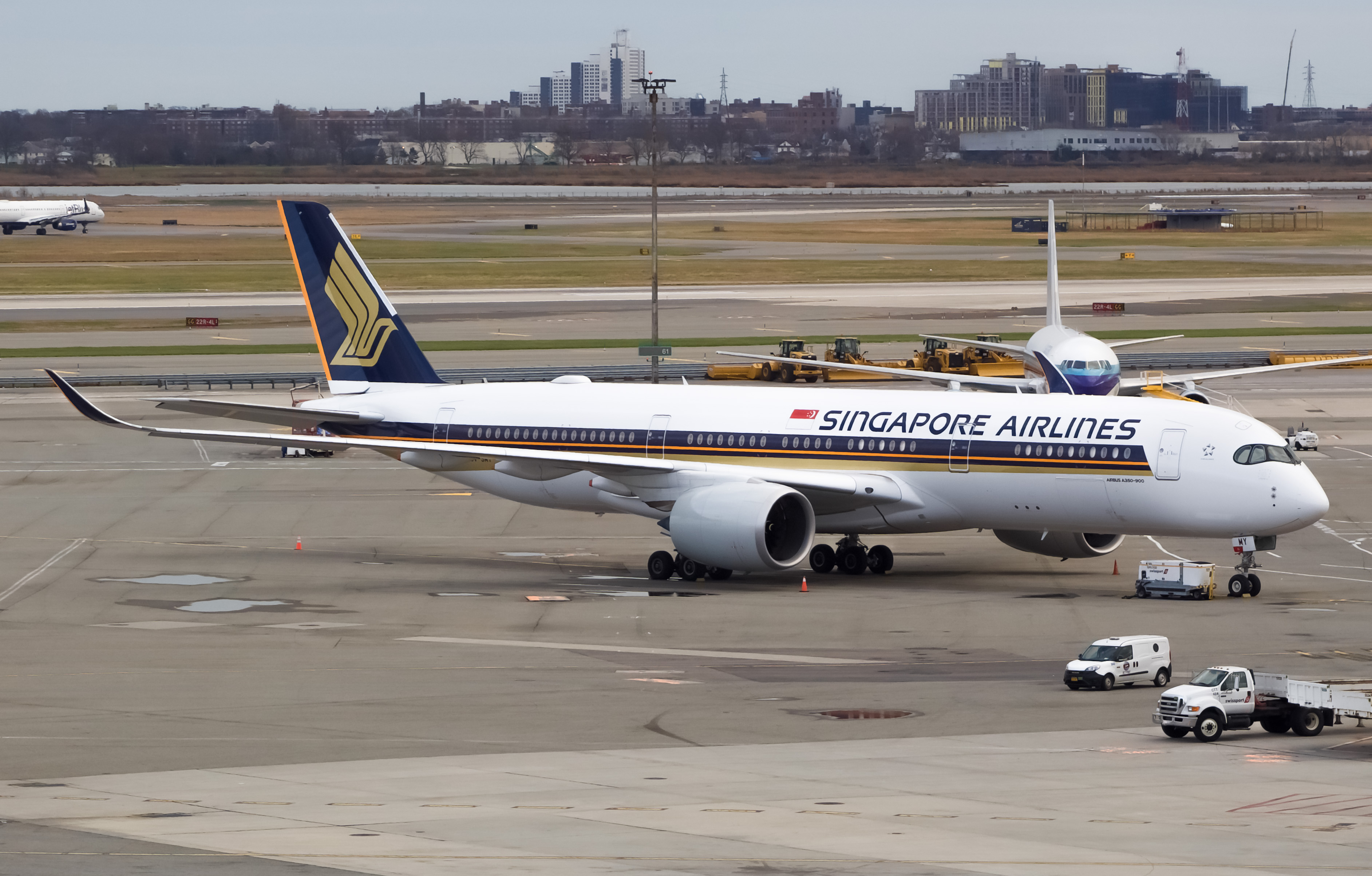 Full size: Singapore Airlines Airbus A350-900 9V-SMY at John F. Kennedy International Airport