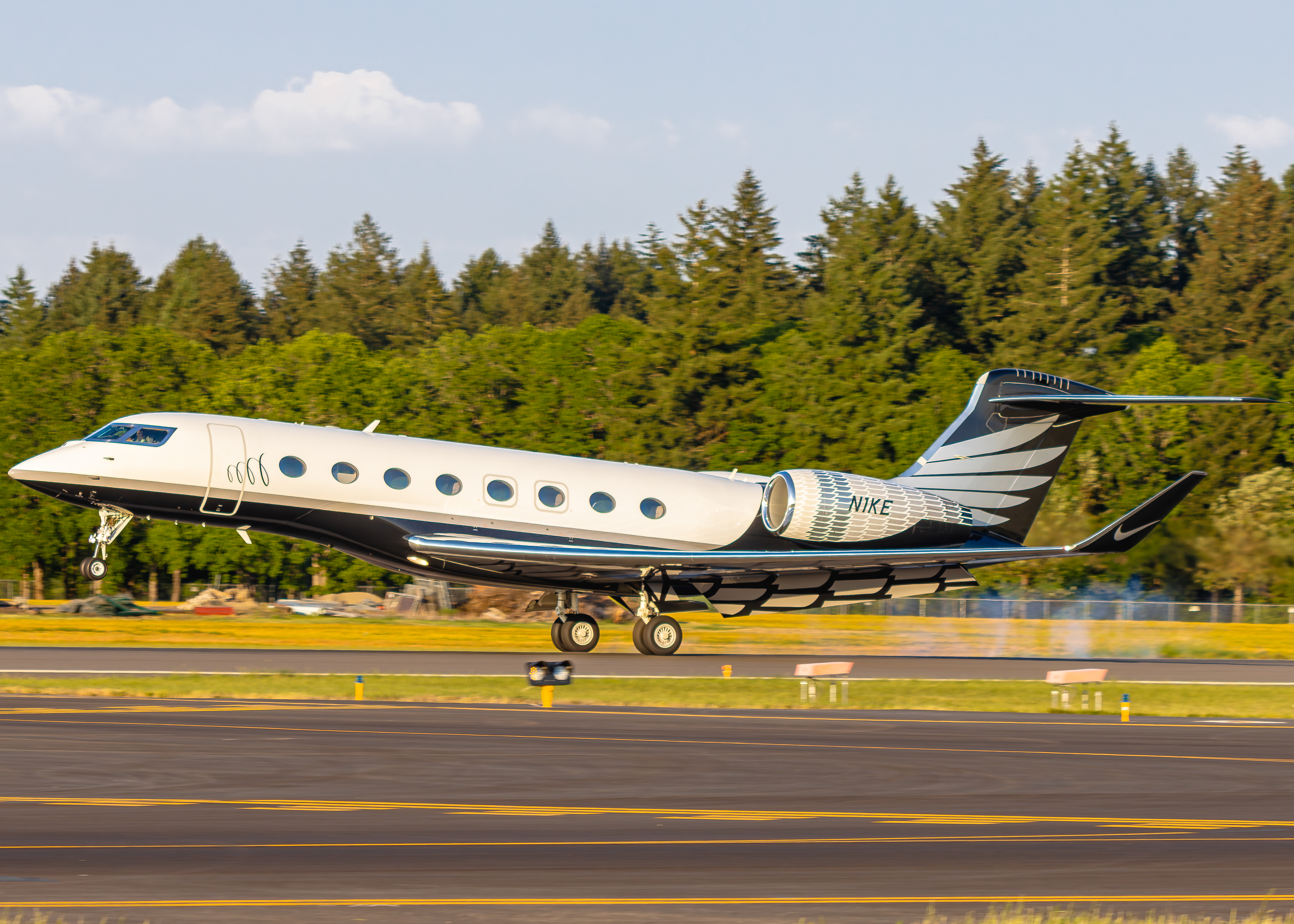 Full size: PRIVATE Gulfstream G650 N1KE at Portland-Hillsboro Airport