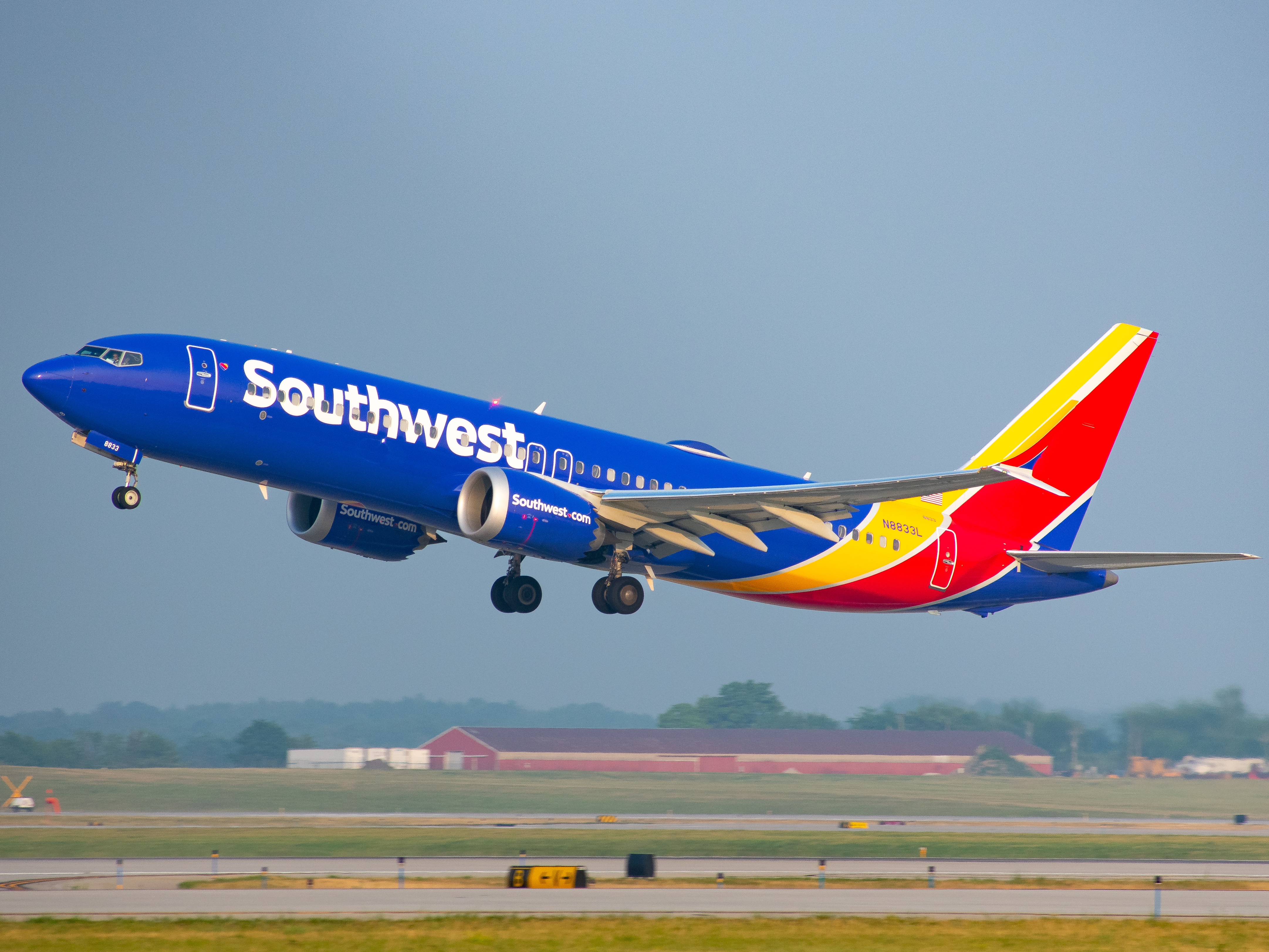Full size: Southwest Airlines Boeing 737 MAX 8 N8833L at Gerald R Ford International Airport