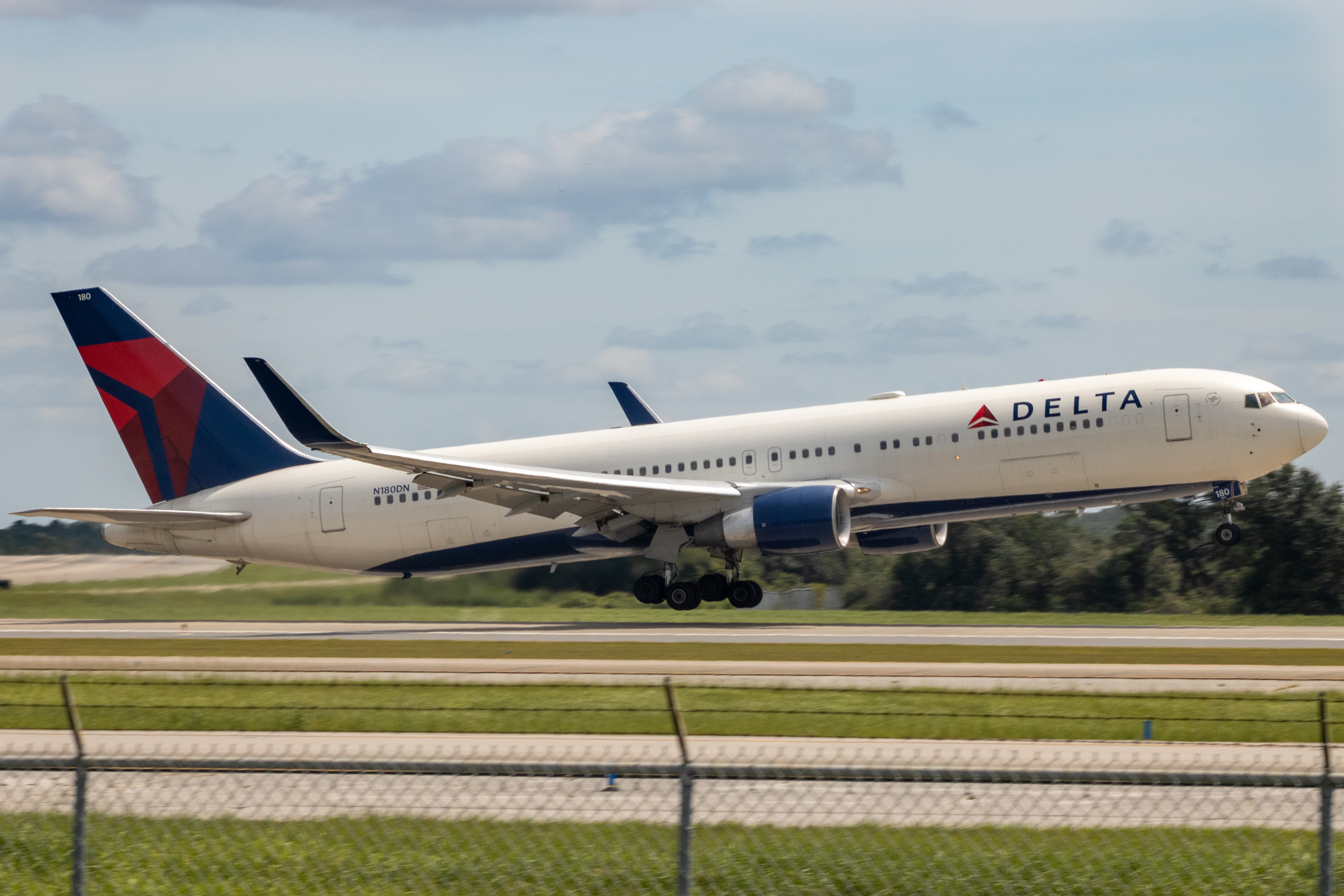 Full size: Delta Airlines Boeing 767-300ER N180DN at Orlando International Airport