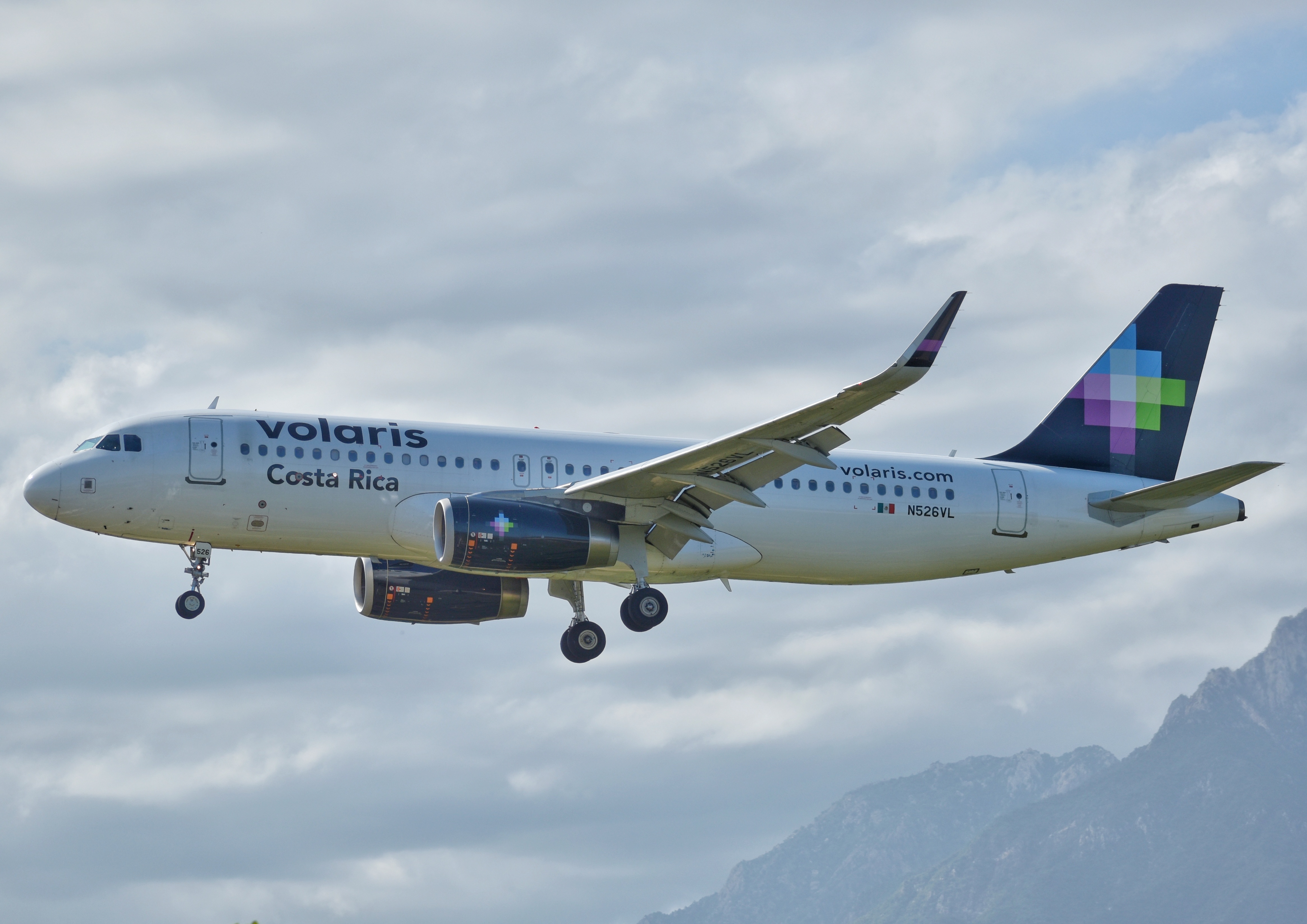 Full size: Volaris Airbus A320 N526VL at San Jose del Cabo Los Cabos International Airport