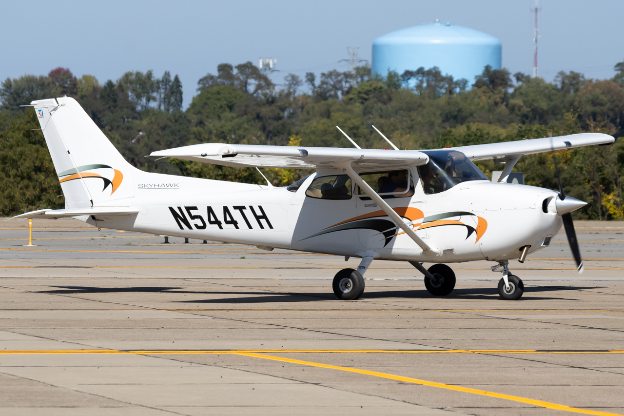 Full size: PRIVATE Cessna 172 N544TH at Pittsburgh Allegheny County Airport