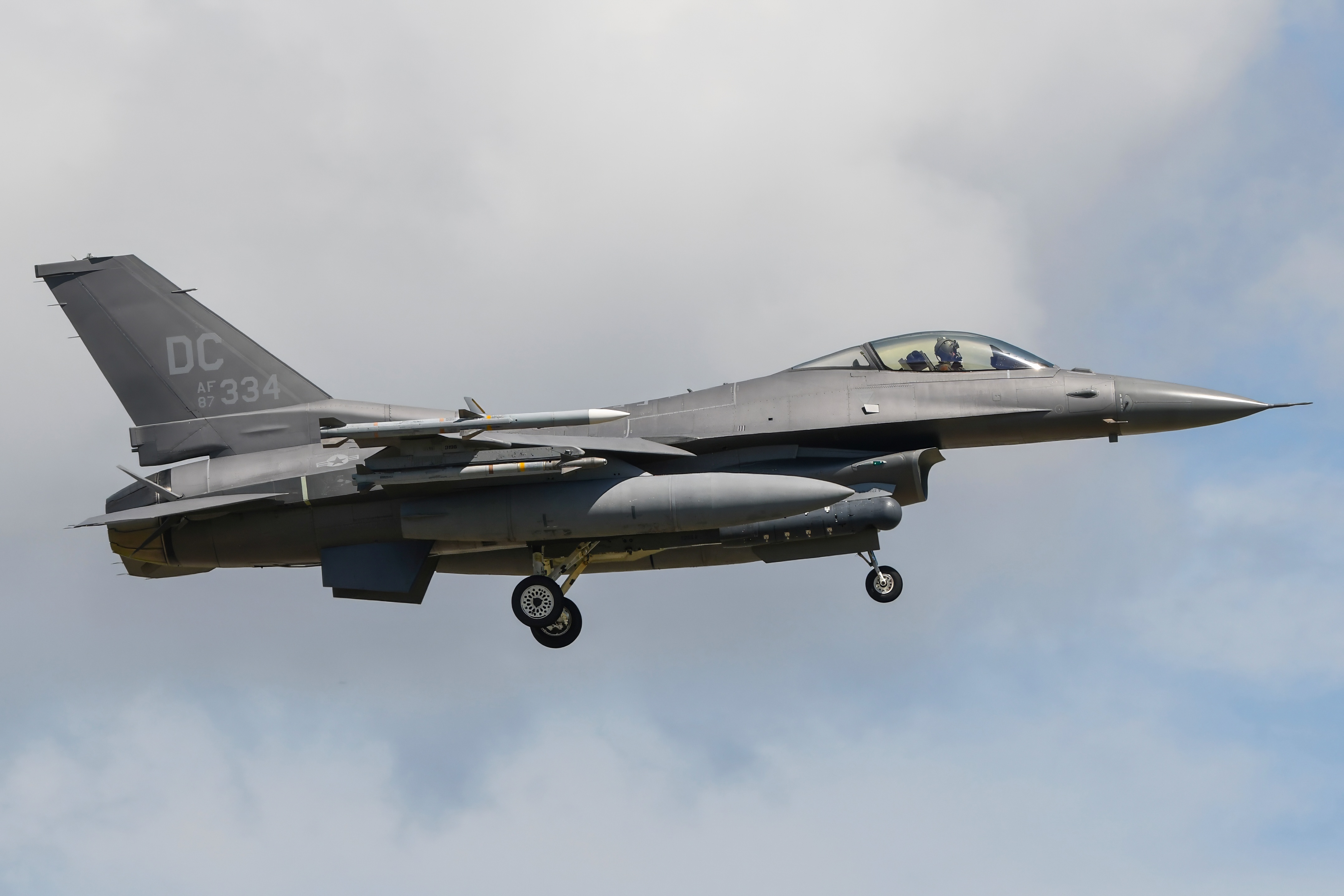 Full size: Air National Guard General Dynamics F-16 Fighting Falcon 87-0334 at Langley Air Force Base