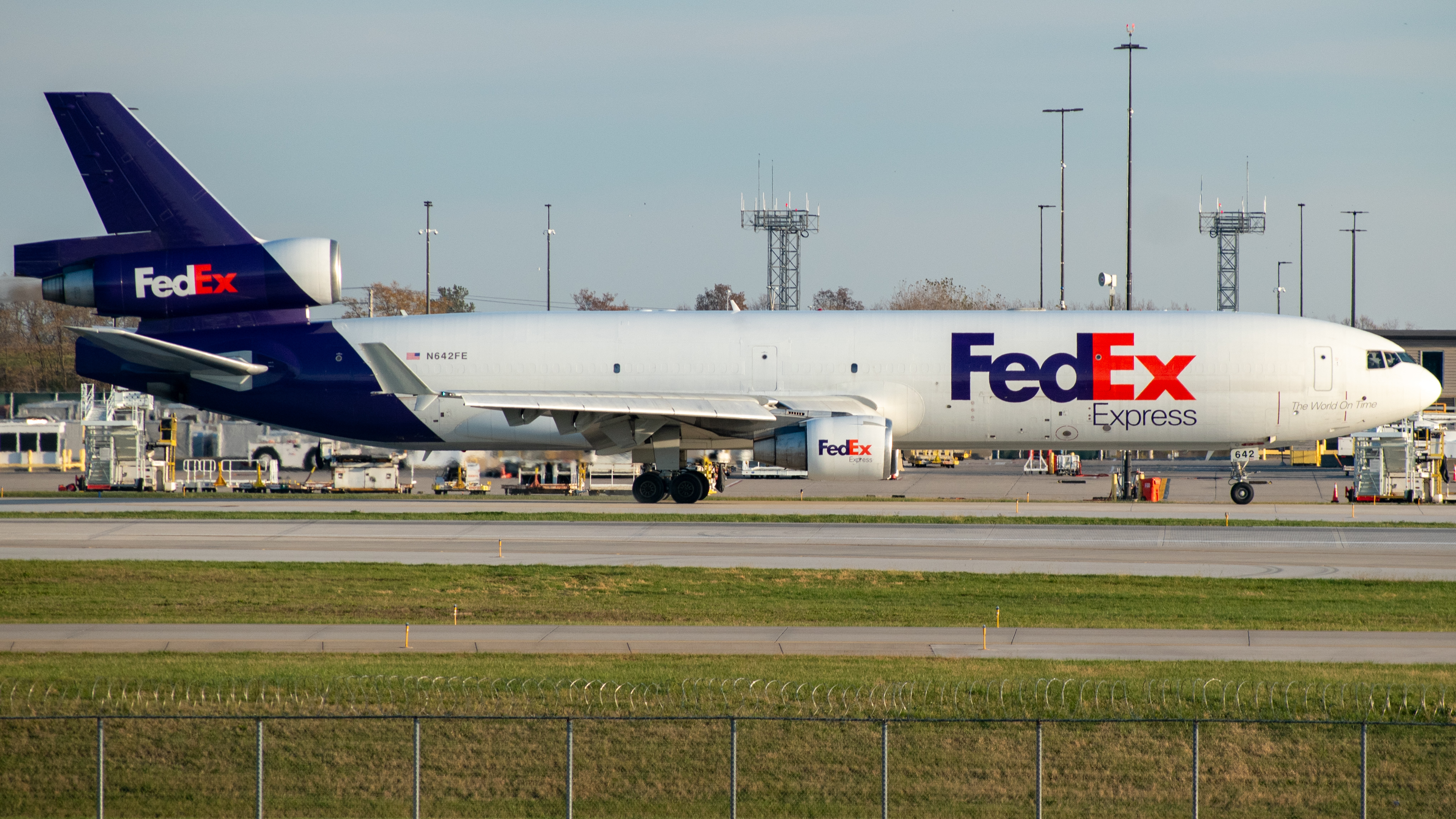 Full size: FedEx McDonnell Douglas MD-11F N642FE at Indianapolis International Airport