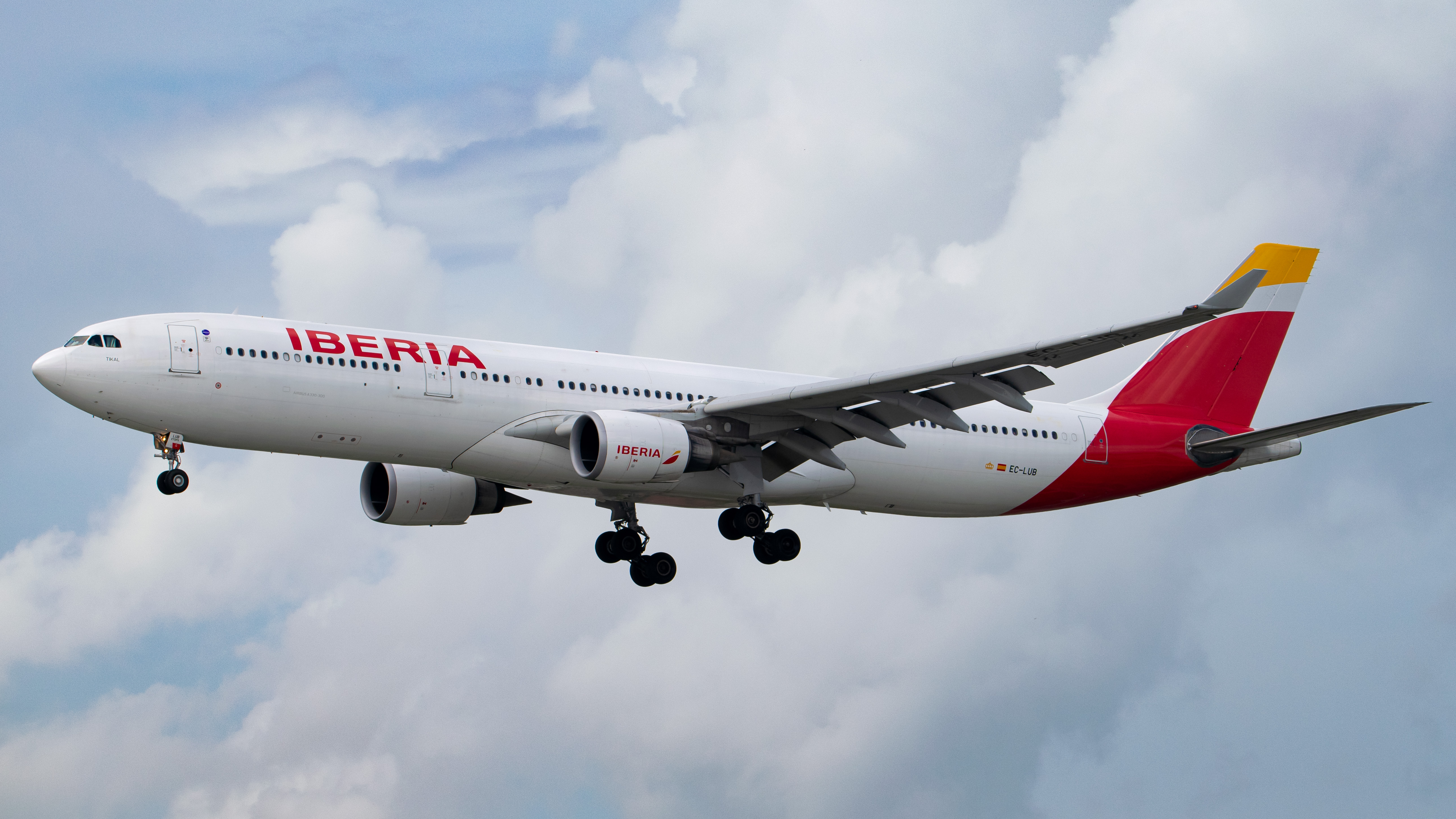 Full size: Iberia Airbus A330-300 EC-LUB at Miami International Airport