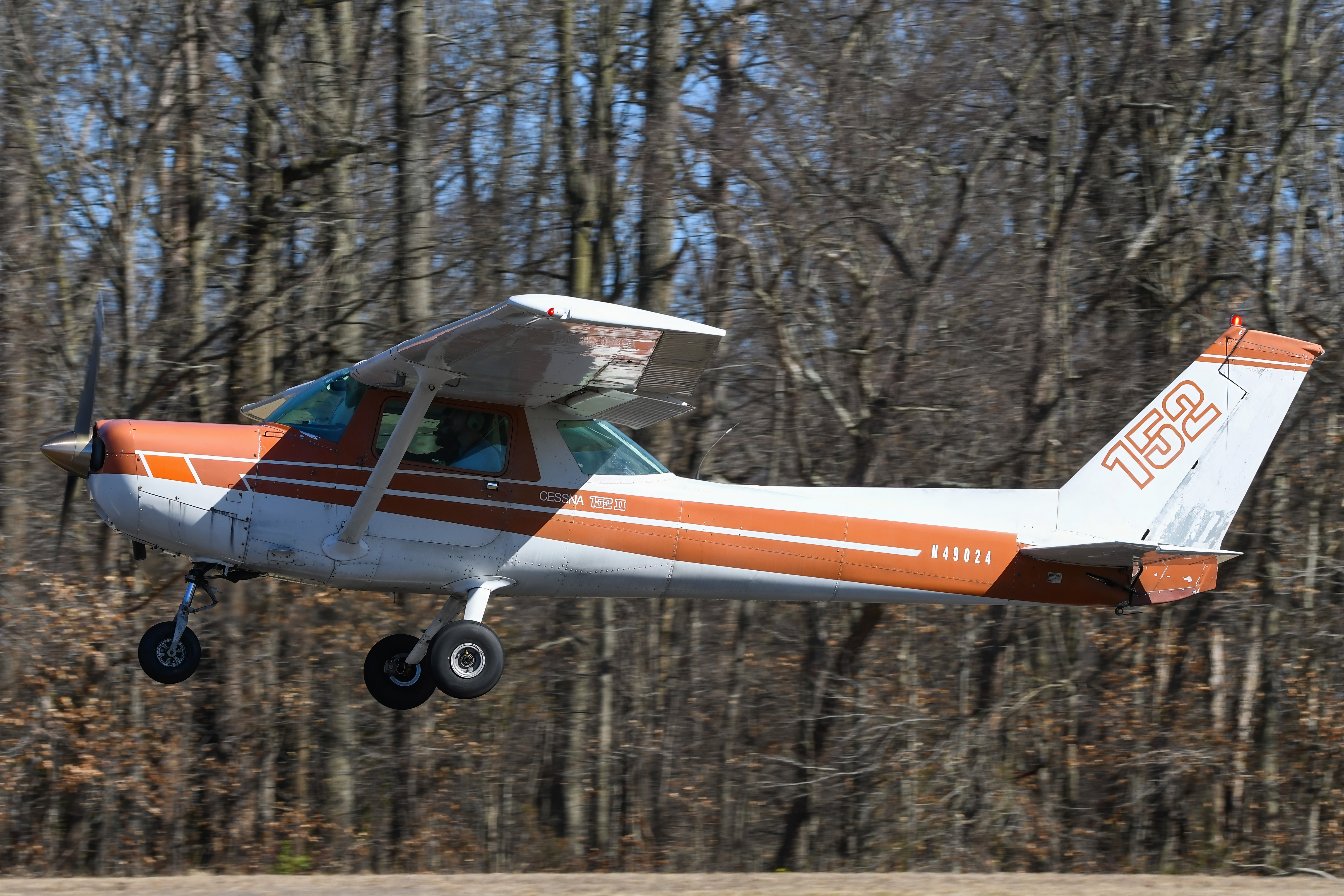 Full size: PRIVATE Cessna 152 N49024 at Flying W Airport
