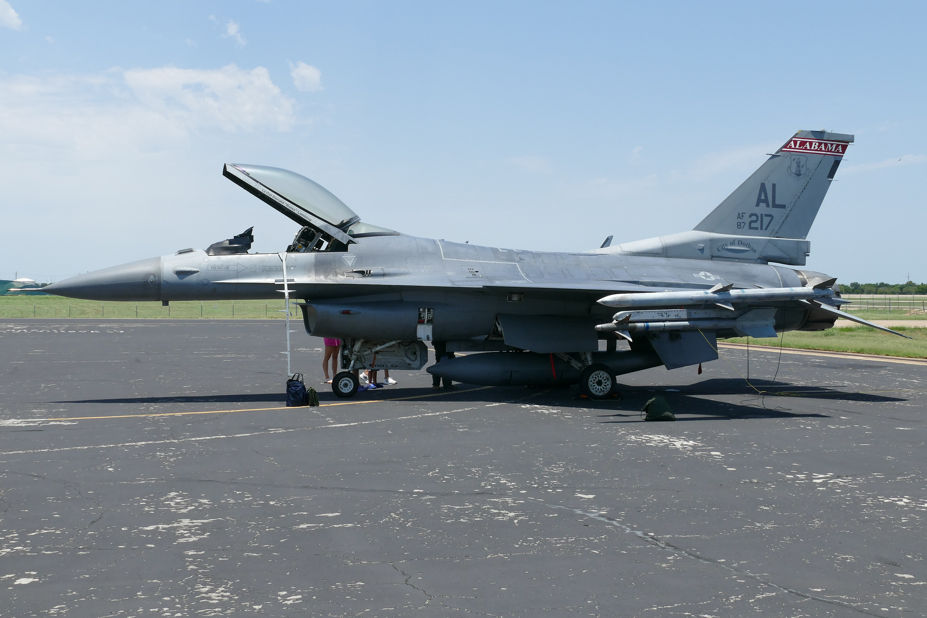 Full size: USAF - United States Air Force General Dynamics F-16 Fighting Falcon 87-0217 at Austin-Bergstrom International Airport