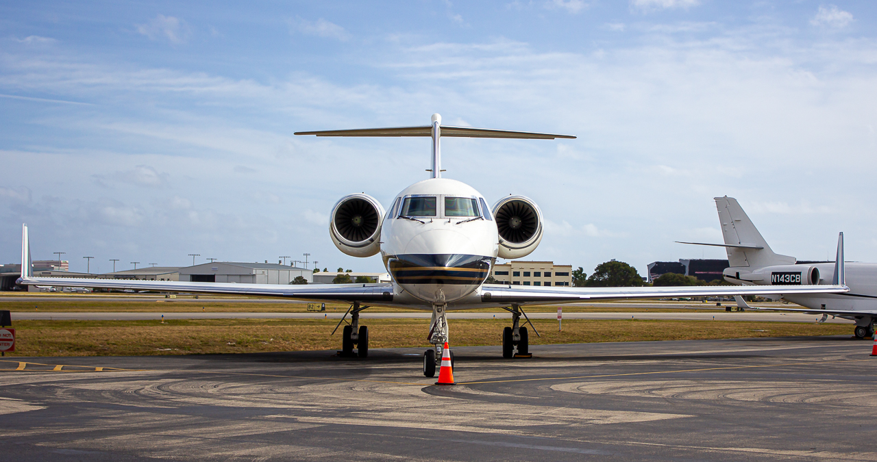 Full size: PRIVATE Gulfstream IV N44CE at Fort Lauderdale Executive Airport