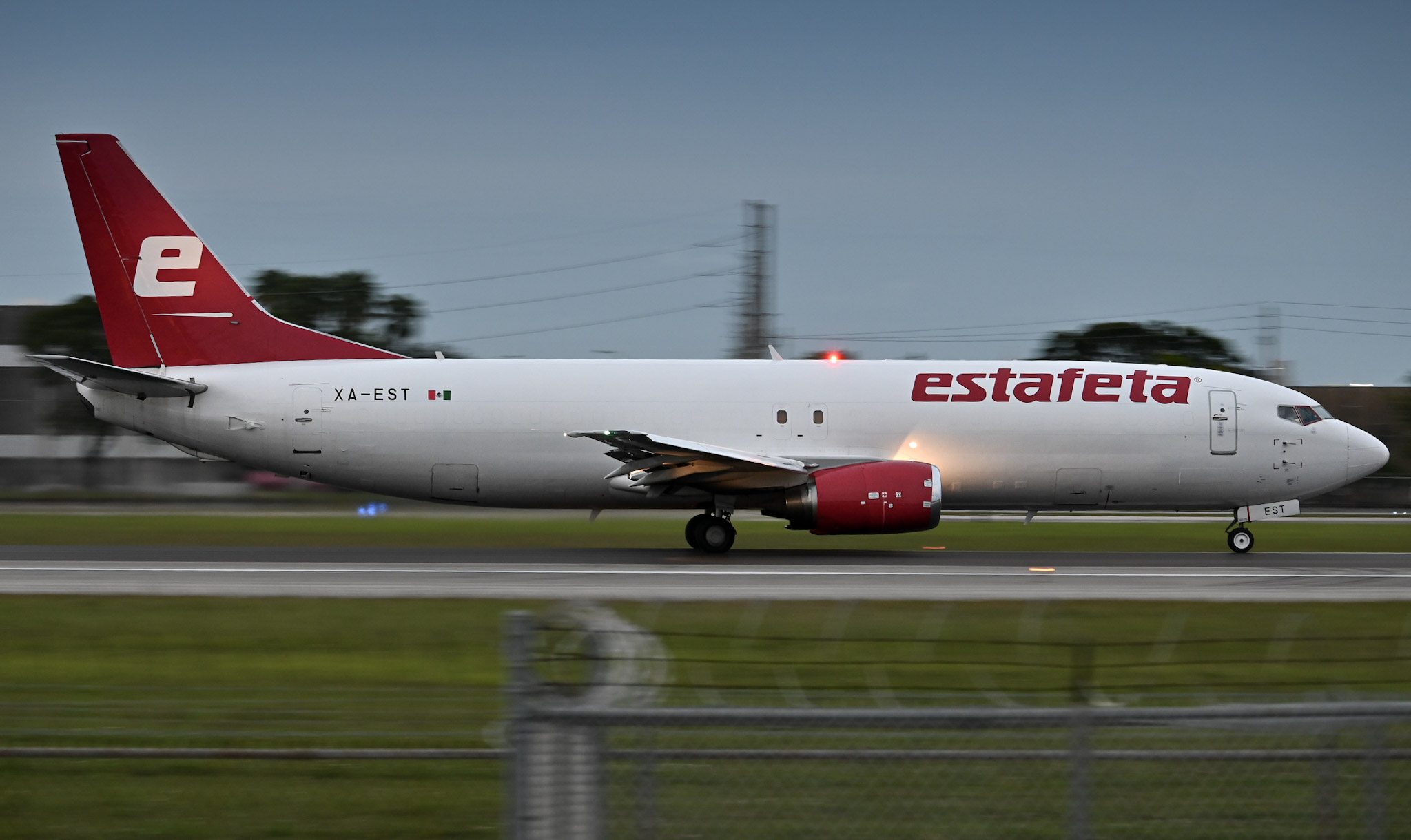 Full size: Estafeta Carga Aerea Boeing 737-400F XA-EST at Miami International Airport