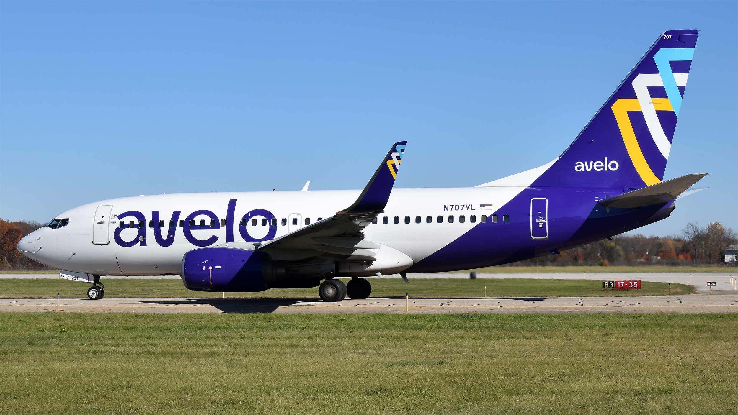 Full size: Avelo Airlines Boeing 737-700 N707VL at Kalamazoo Battle Creek International Airport