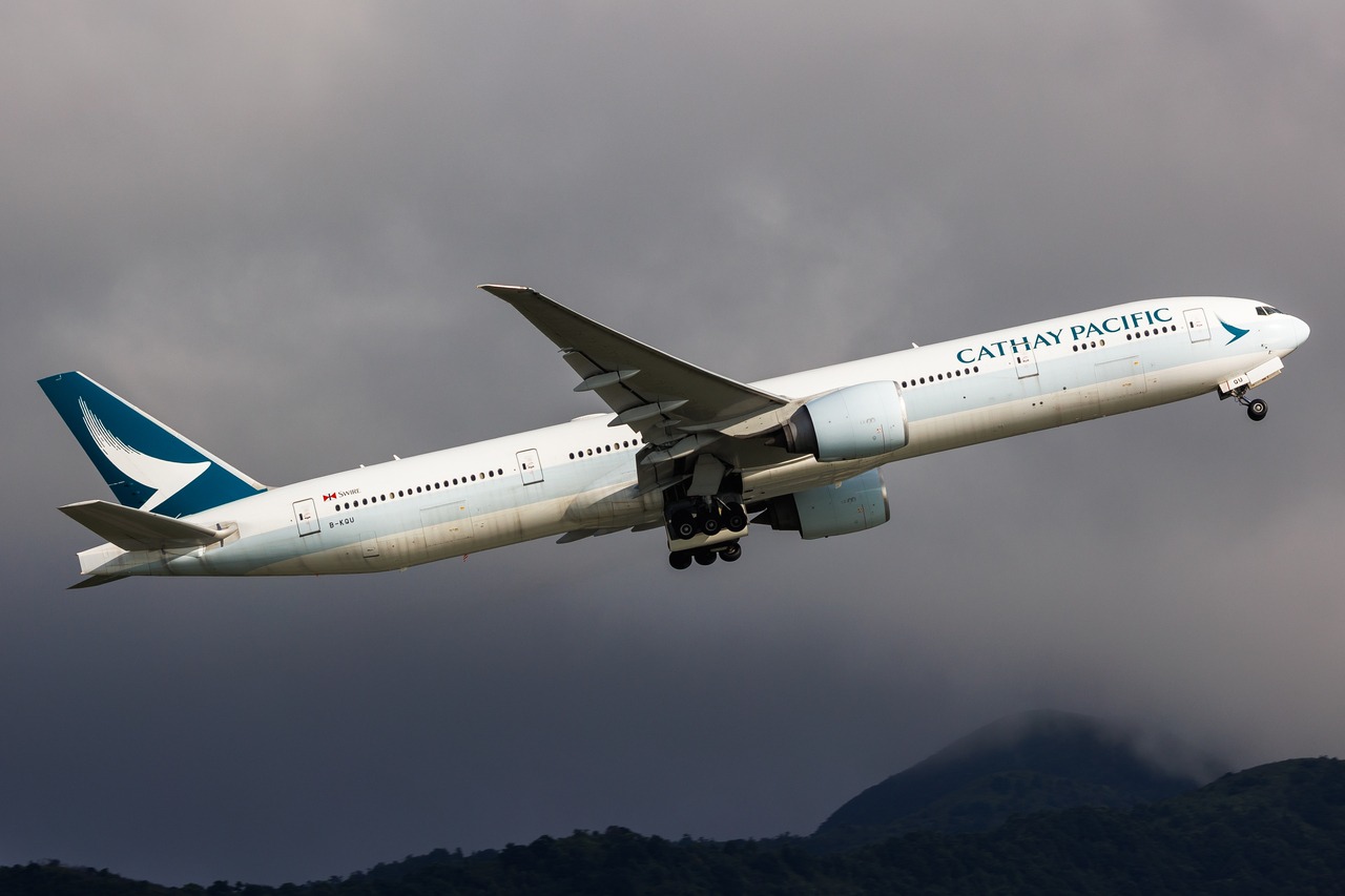 Full size: Cathay Pacific Boeing 777-300ER B-KQU at Hong Kong International Airport