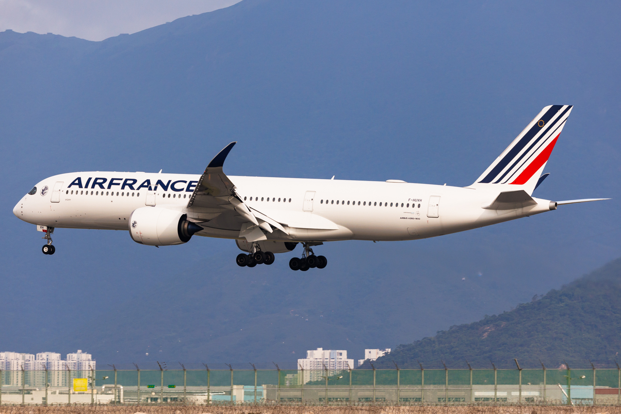 Full size: Air France Airbus A350-900 F-HUVH at Hong Kong International Airport