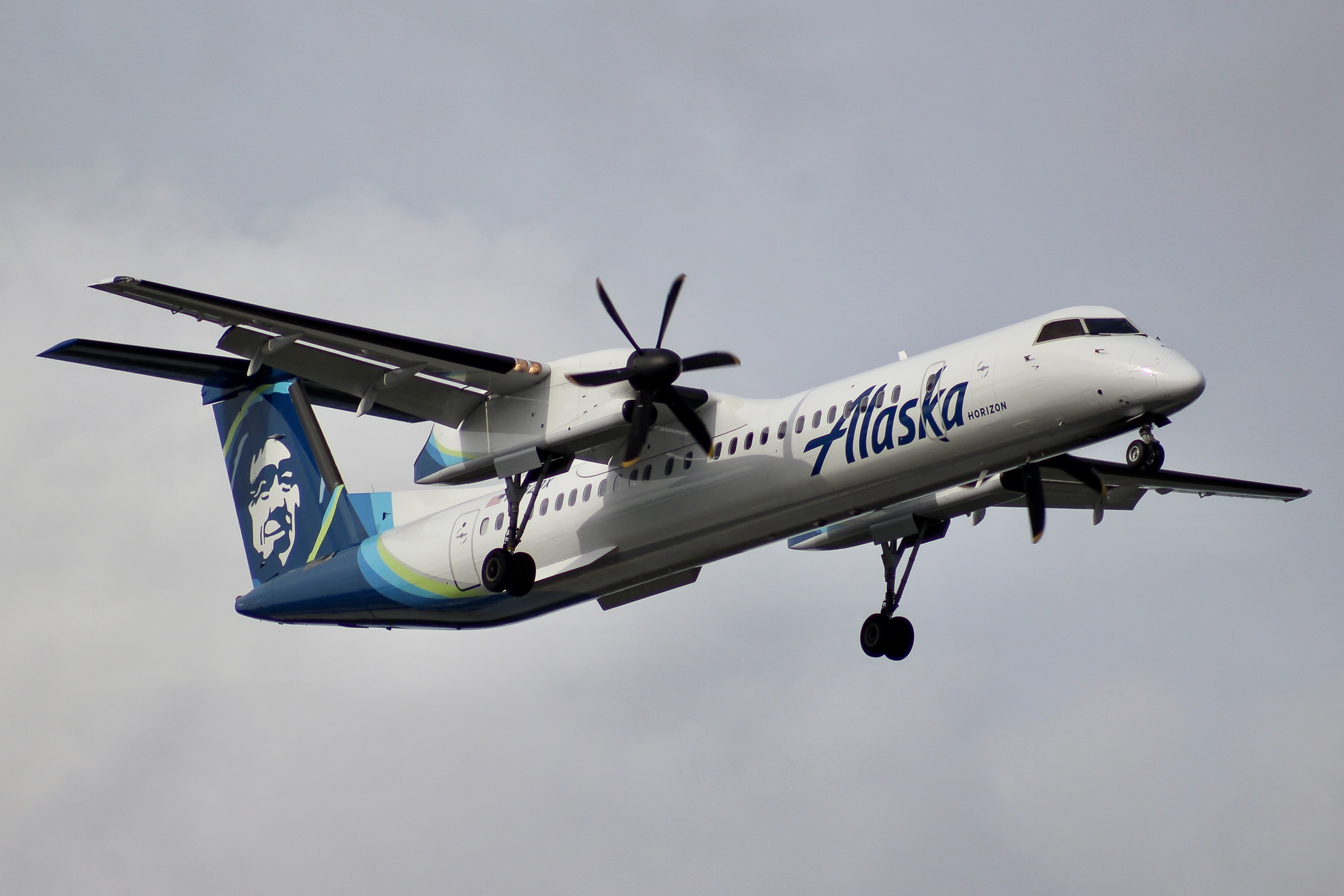 Full size: Horizon Air De Havilland DHC-8 N442QX at Seattle-Tacoma International Airport