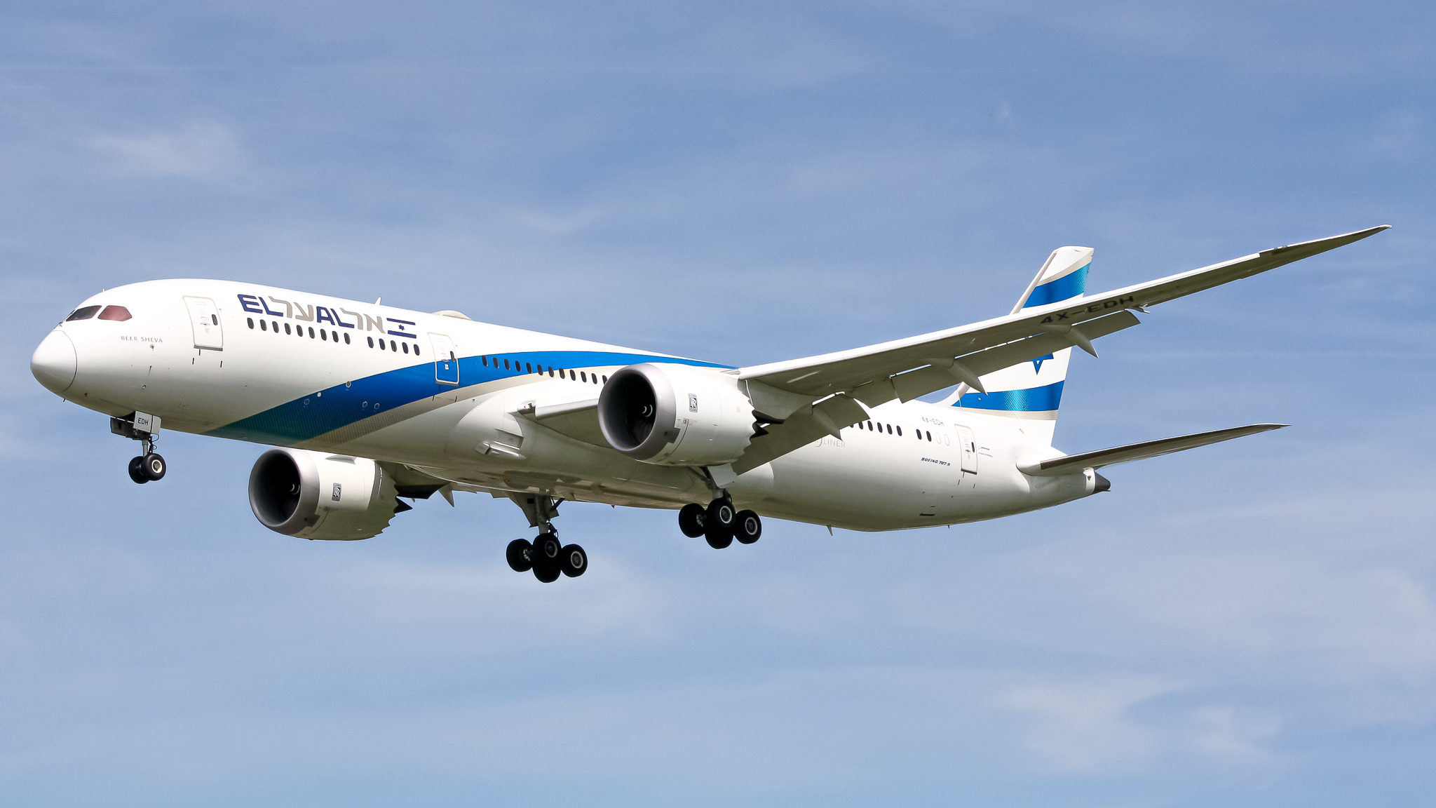 Full size: El Al Boeing 787-8 4X-EDH at London Heathrow International Airport