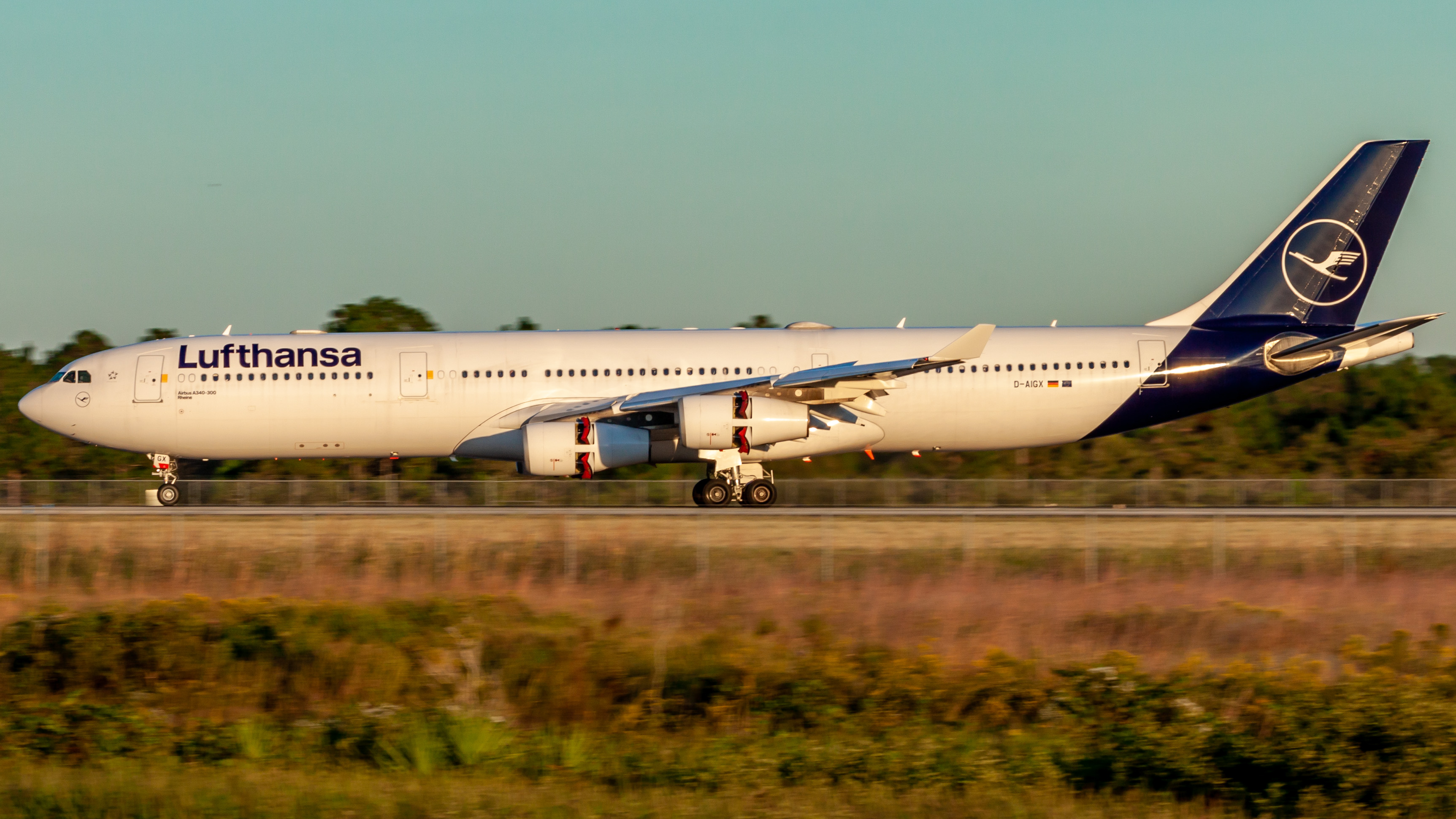 Full size: Lufthansa Airbus A340-300 D-AIGX at Orlando International Airport