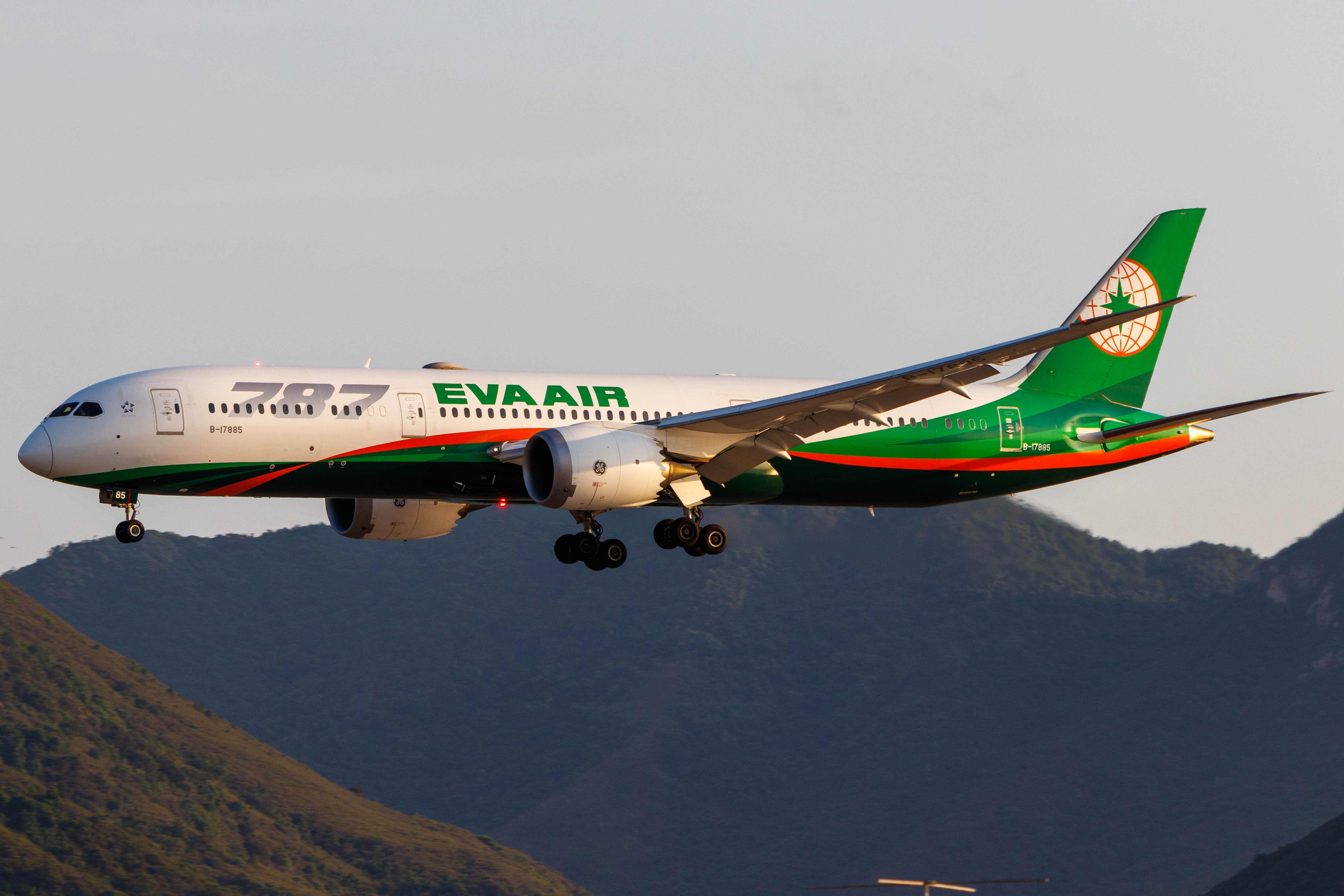 Full size: EVA Air Boeing 787-9 B-17885 at Hong Kong International Airport