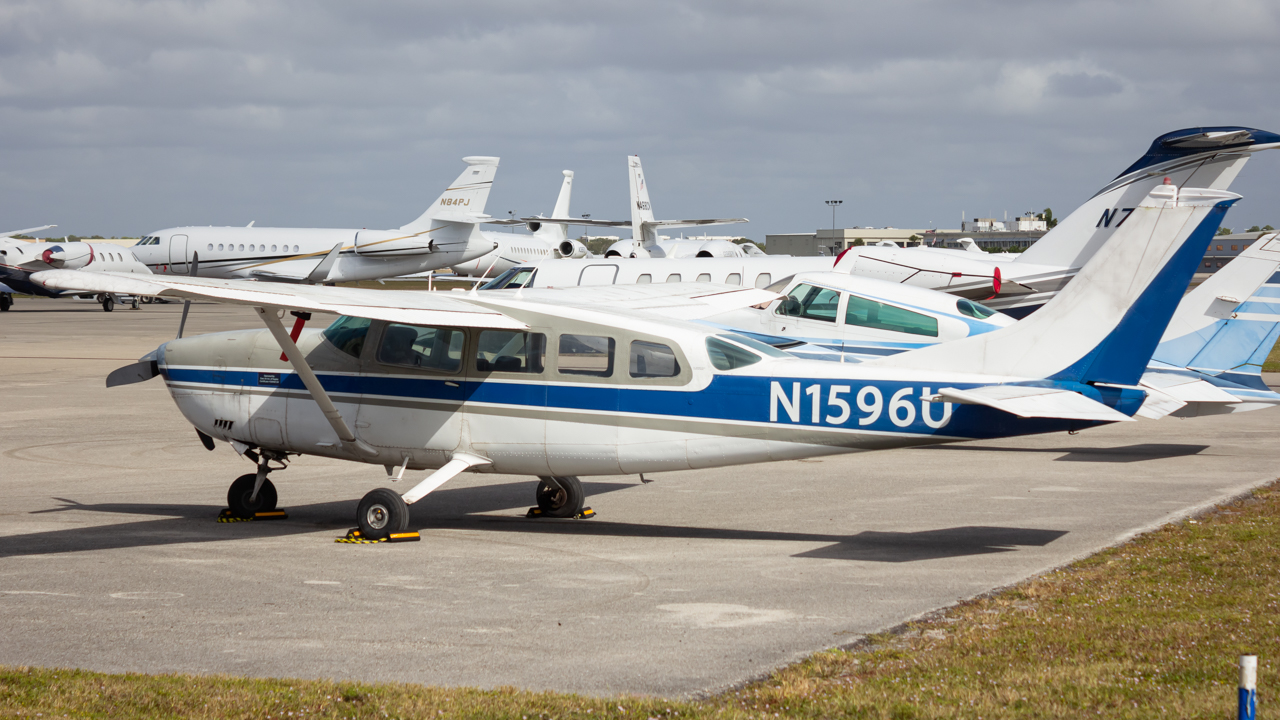 Full size: PRIVATE Cessna 206 N1596U at Naples Municipal Airport
