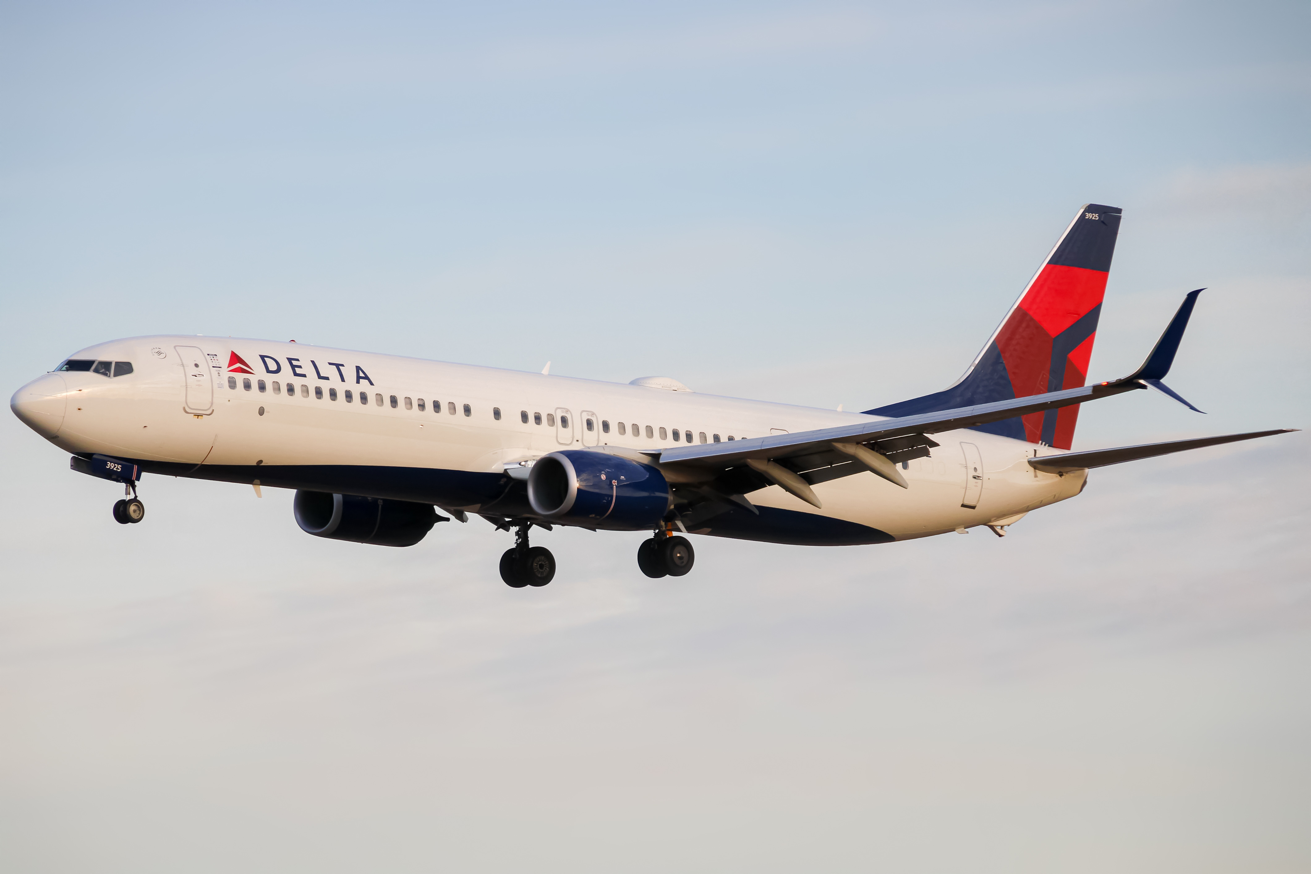 Full size: Delta Airlines Boeing 737-900ER N925DZ at Baltimore/Washington International Thurgood Marshall Airport
