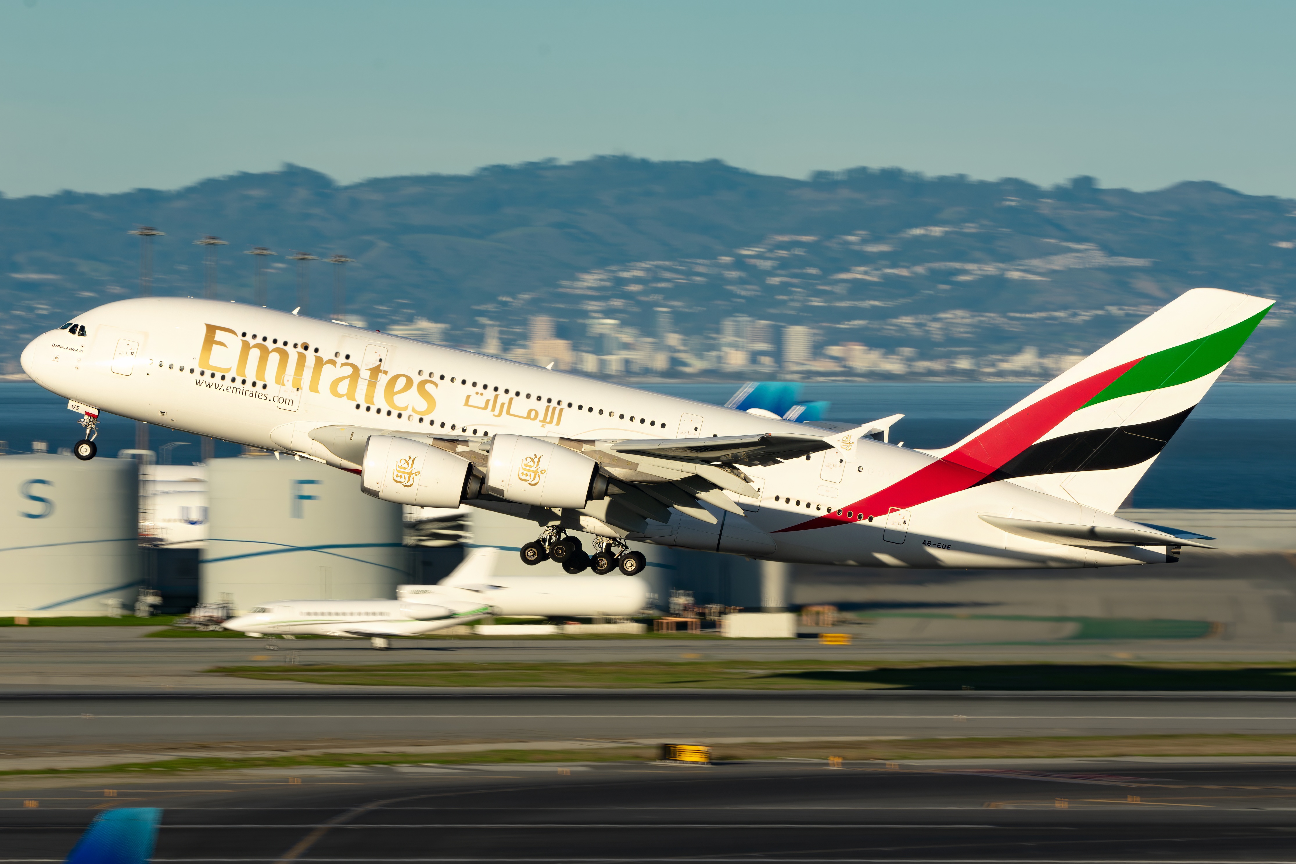 Full size: Emirates Airbus A380-800 A6-EUE at San Francisco International Airport