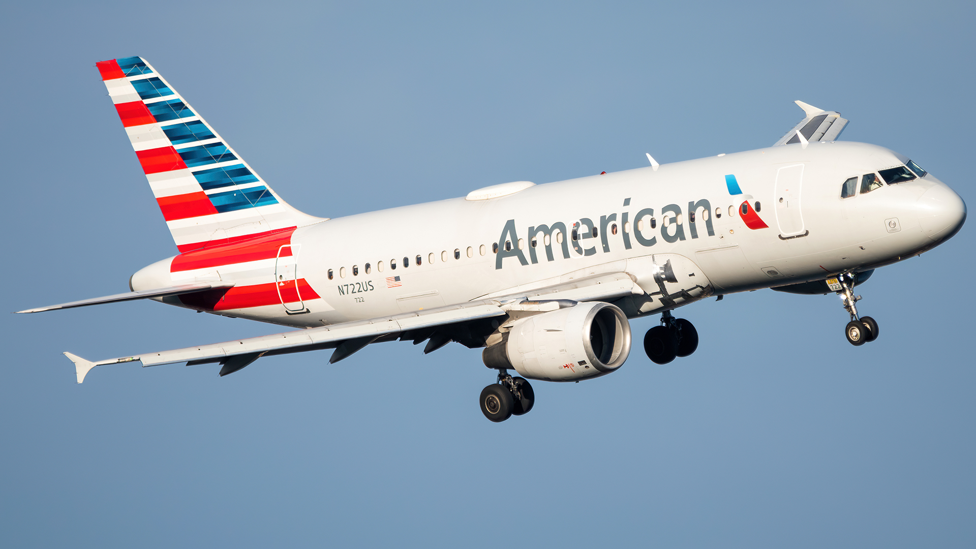 Full size: American Airlines Airbus A319 N722US at Ronald Reagan National Airport