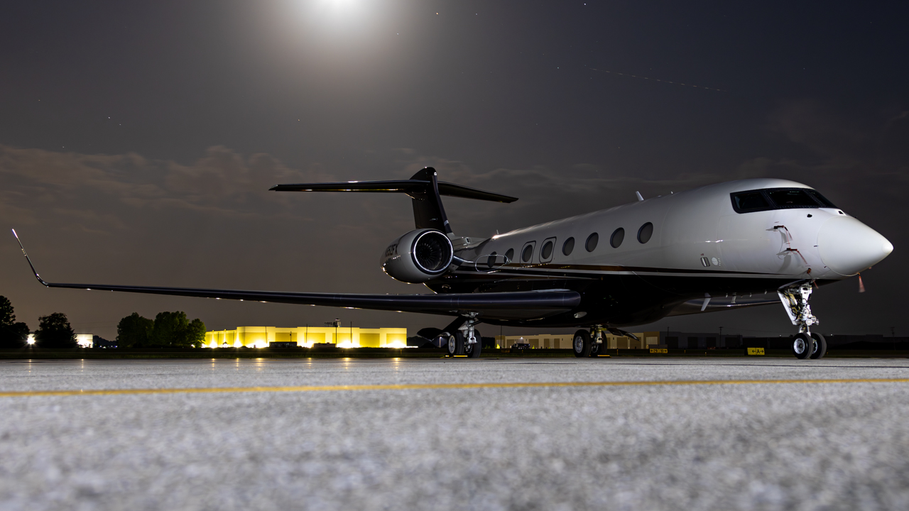 Full size: Flexjet Gulfstream G650 N652FX at Delaware Municipal Airport