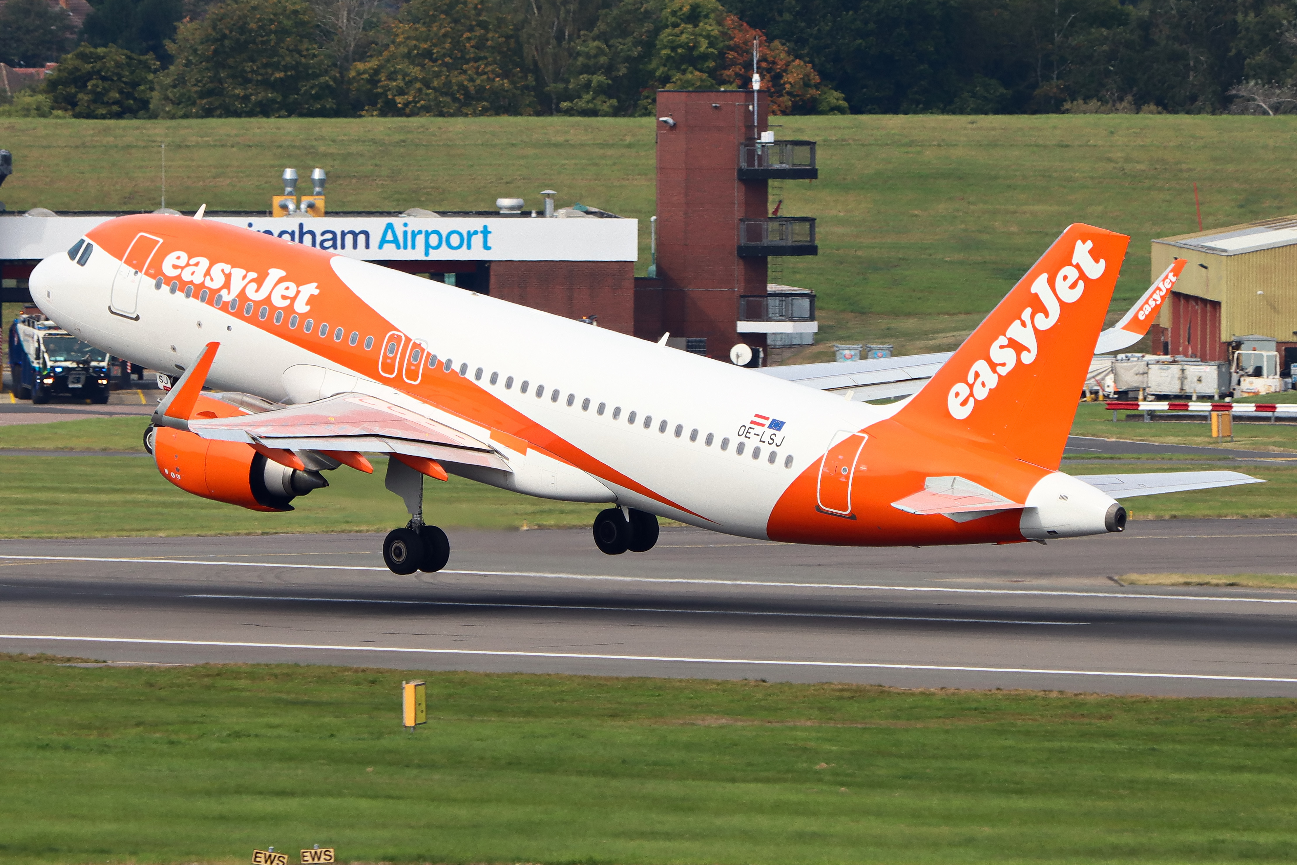 Full size: EasyJet Airbus A320NEO OE-LSJ at Birmingham Airport