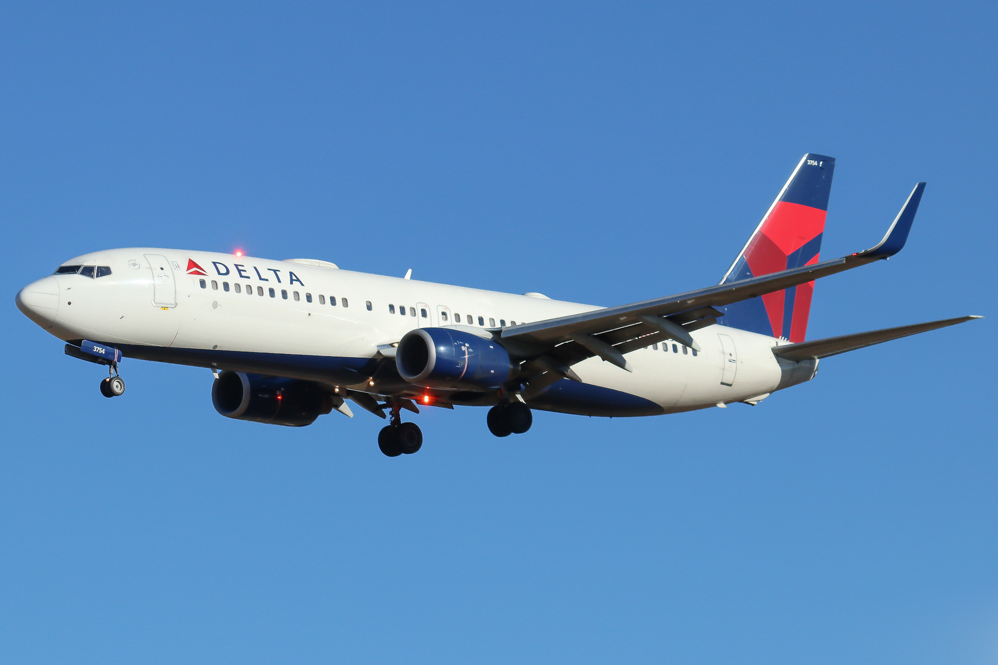 Full size: Delta Airlines Boeing 737-800 N3754A at Baltimore/Washington International Thurgood Marshall Airport