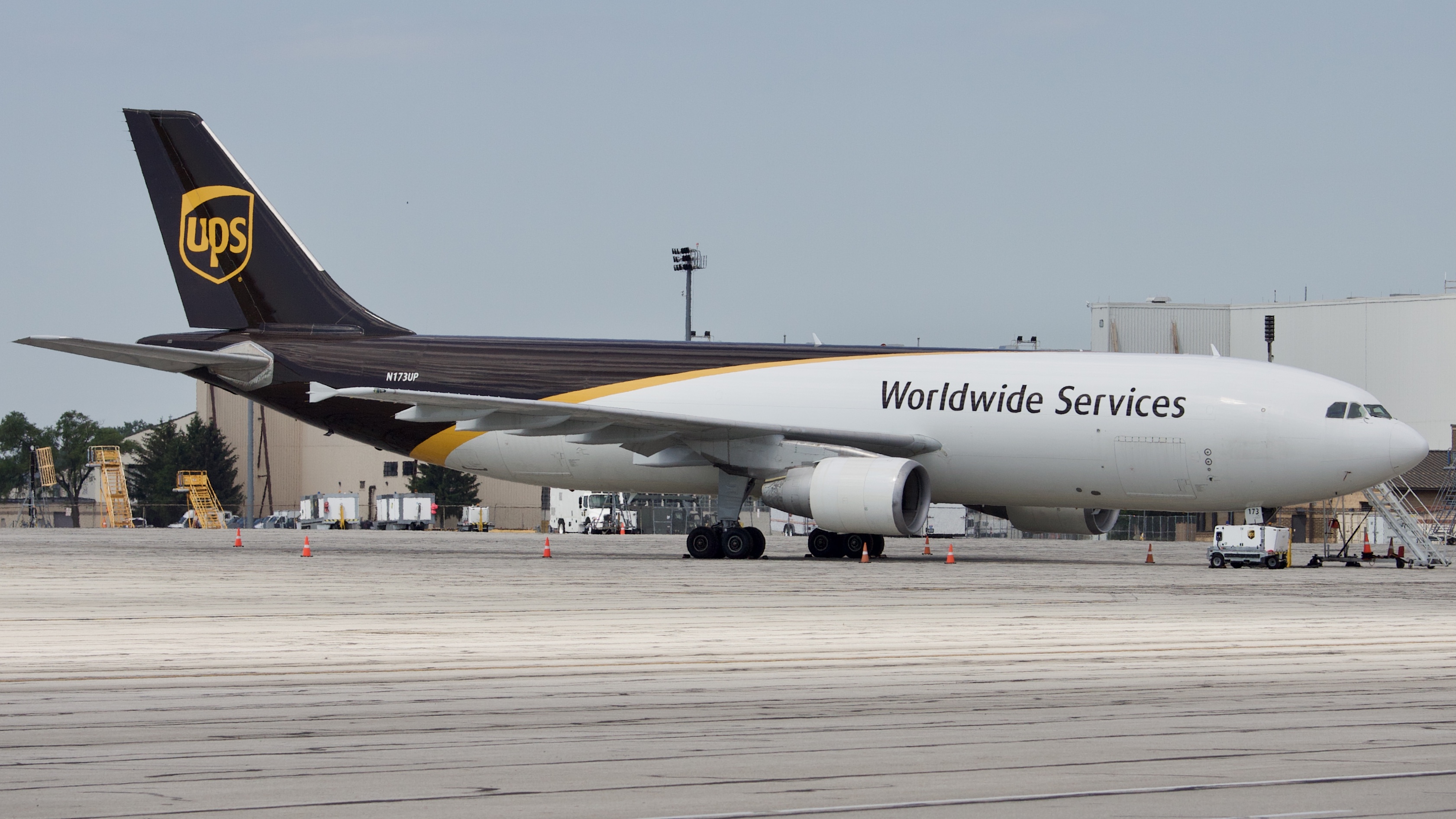 Full size: United Parcel Service Airbus A300F-600 N173UP at Rickenbacker International Airport