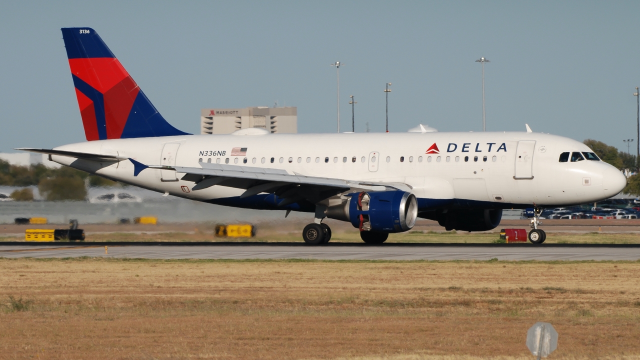 Full size: Delta Airlines Airbus A319 N336NB at Dallas-Fort Worth International Airport
