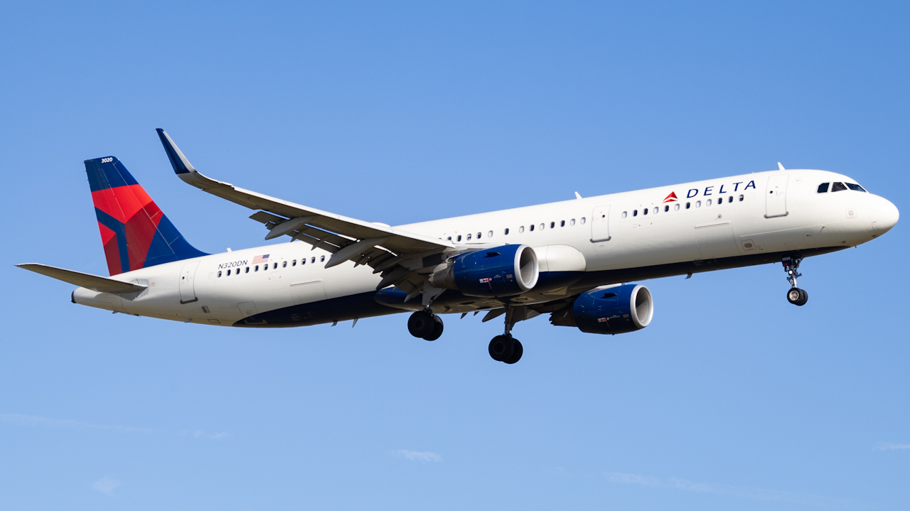 Full size: Delta Airlines Airbus A321-200 N320DN at Tampa International Airport