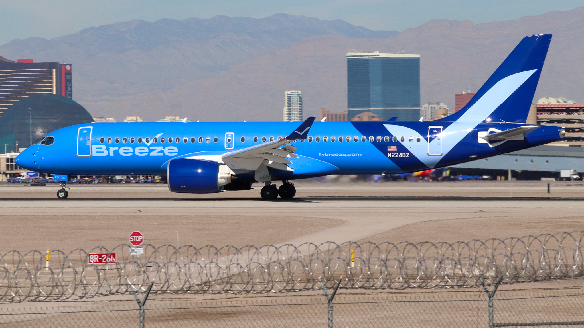Full size: Breeze Airways Airbus A220-300 N224BZ at Harry Reid International Airport