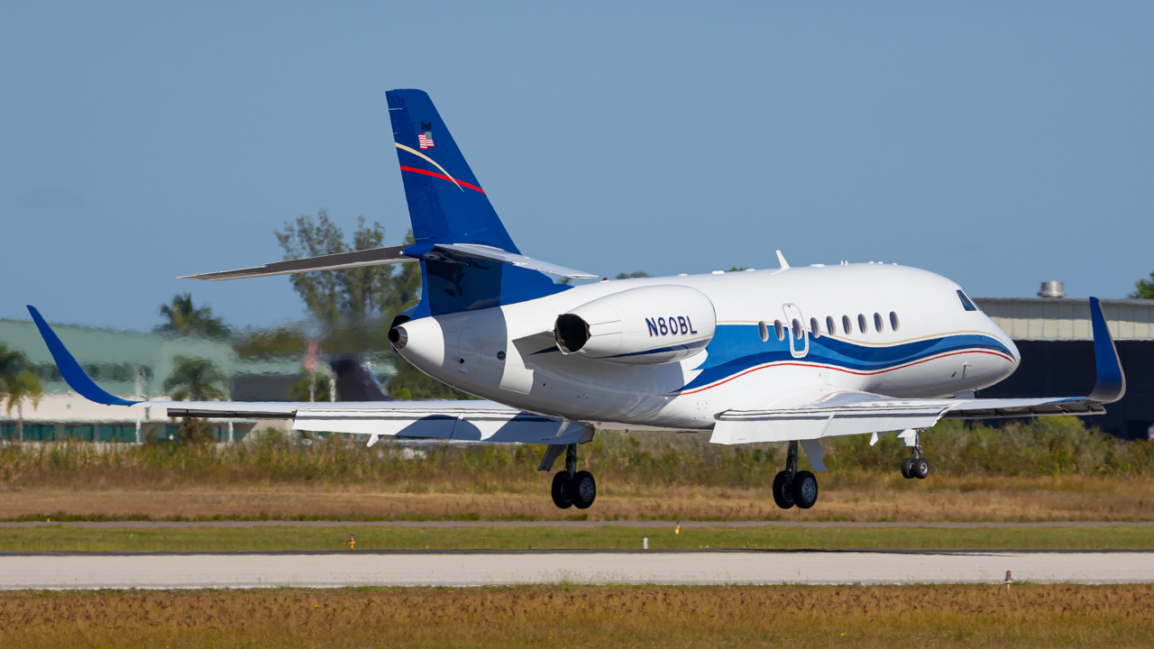 Full size: PRIVATE Dassault Falcon 2000EX N80BL at Naples Municipal Airport