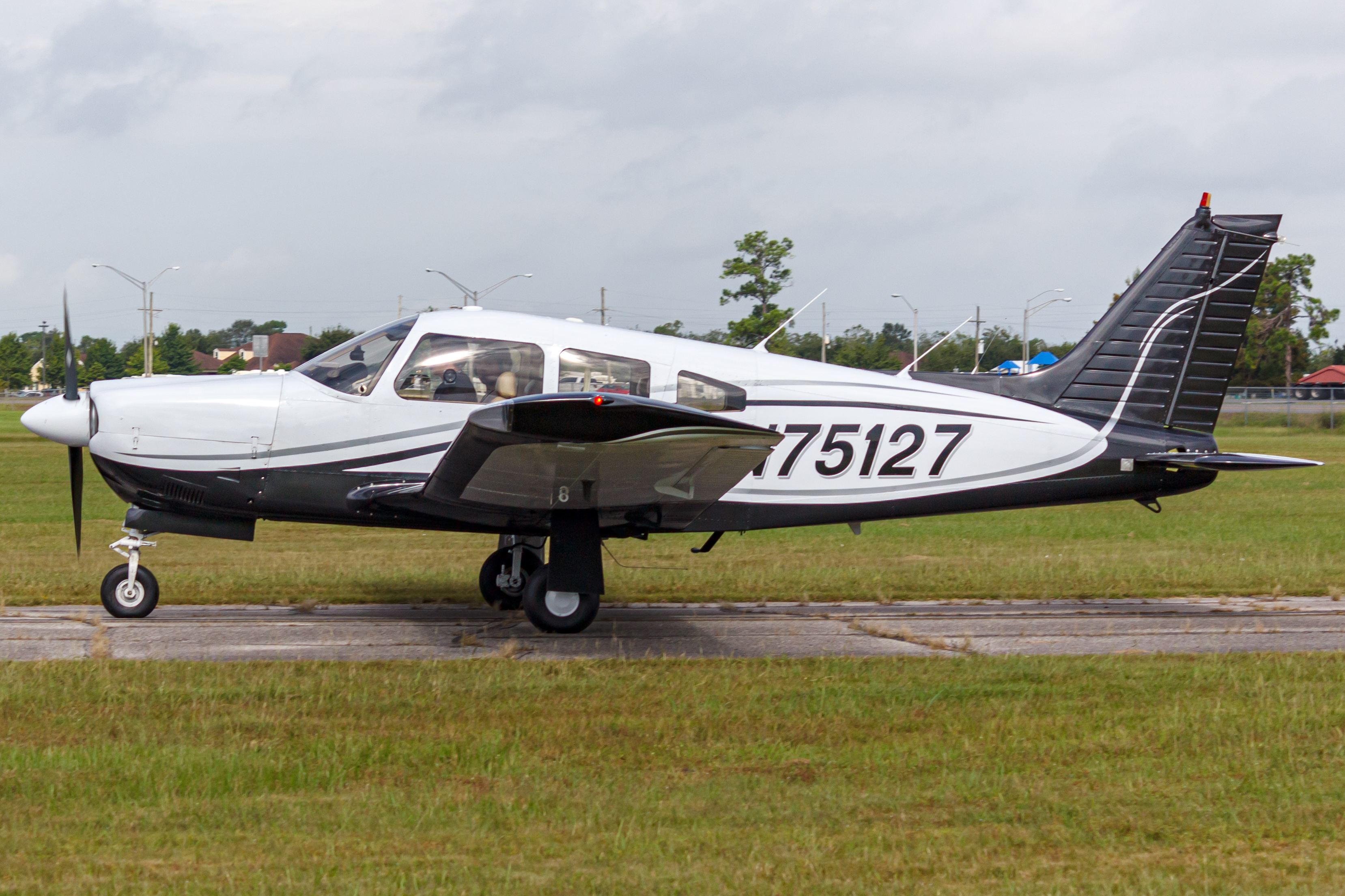 Full size: PRIVATE Piper 28 Archer N75127 at 
