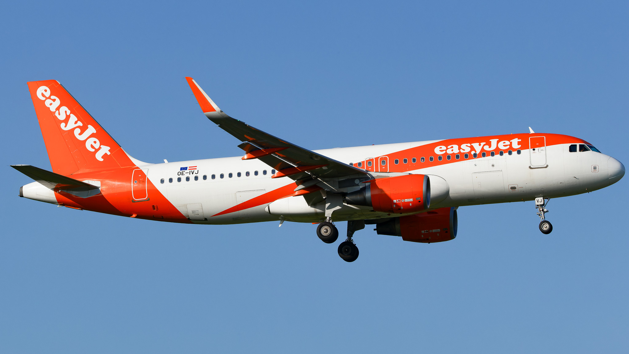 Full size: EasyJet Airbus A320 OE-IVJ at Zurich-Kloten Airport